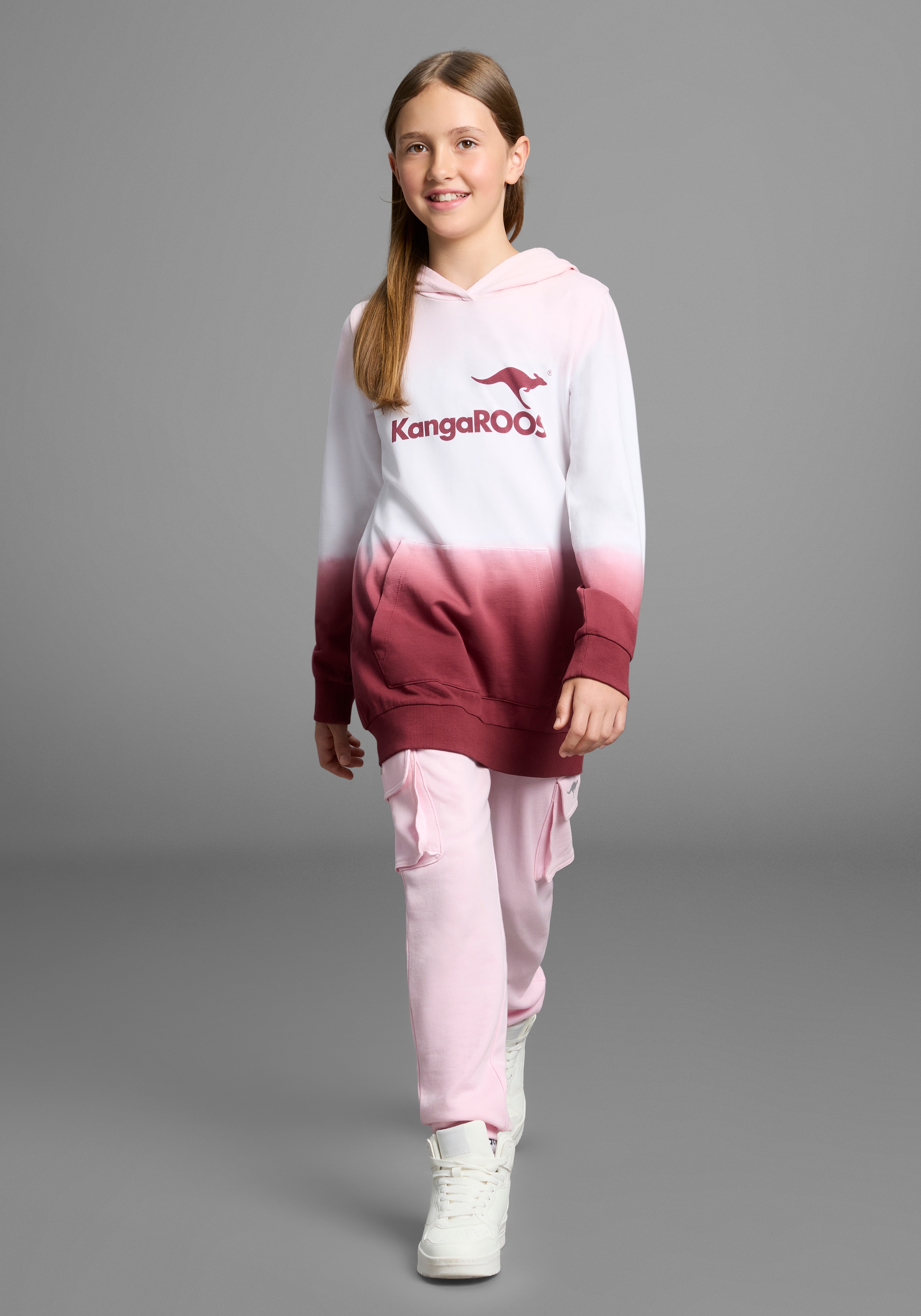 KangaROOS Kapuzensweatshirt », Longsweatshirt mit Farbverlauf«, Langarm mit Bündchen, taillierter Schnitt, mit Logodruck