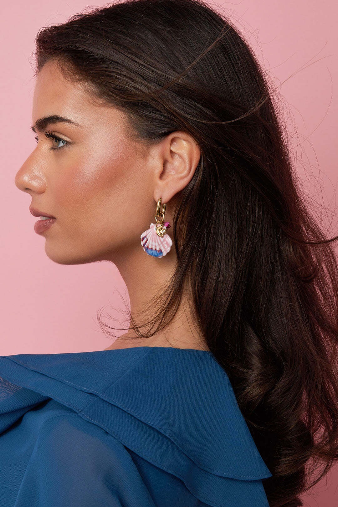 Adelia´s Paar Ohrhänger »Ohrringe Ohrhänger mit Muschelanhängern aus Edelstahl« Stylischer Modeschmuck mit großen Muschel-Anhängern und kleinen Details