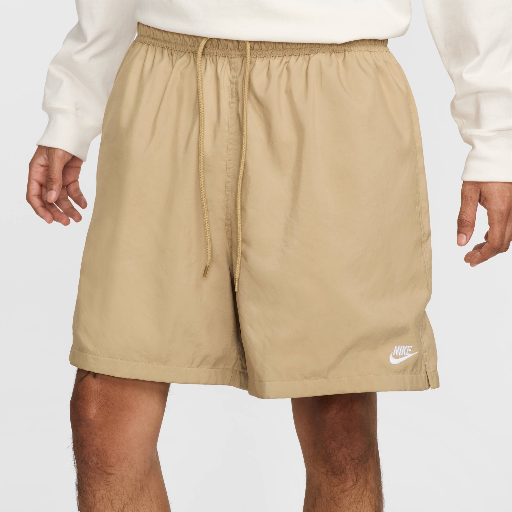 Nike Sportswear Shorts »Nike Club Men's Woven Flow Shorts«  mit Eingrifftaschen und Gesäßtasche, schnell trocknend, pflegeleicht