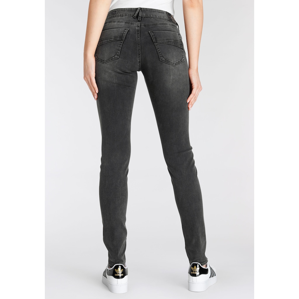 Herrlicher Slim-fit-Jeans »TOUCH«, mit verzierten Gesäßtaschen