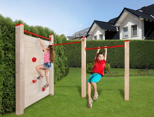 Boulderwand und Turnrecks für Kinder