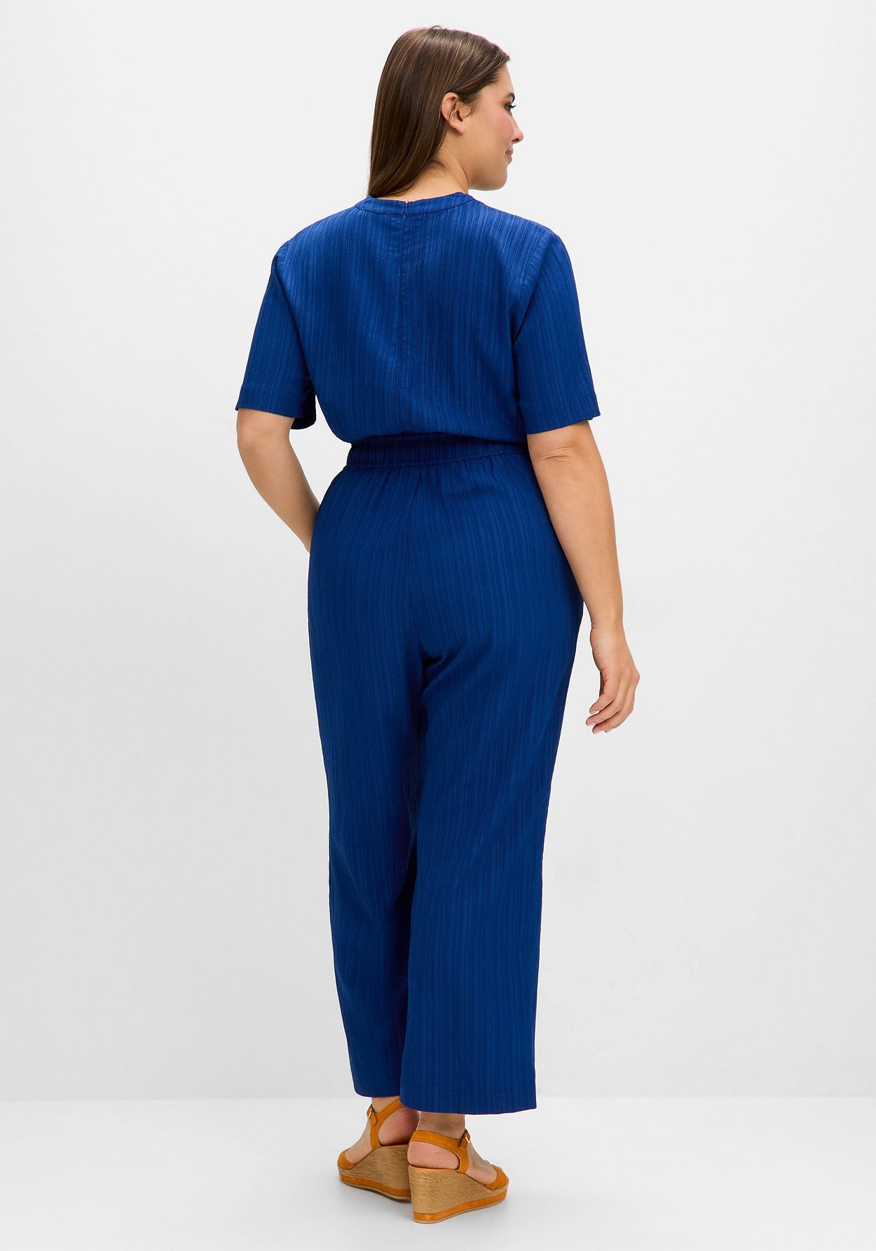 Sheego Jumpsuit »Jumpsuit mit Bindegürtel, in Längsstruktur«