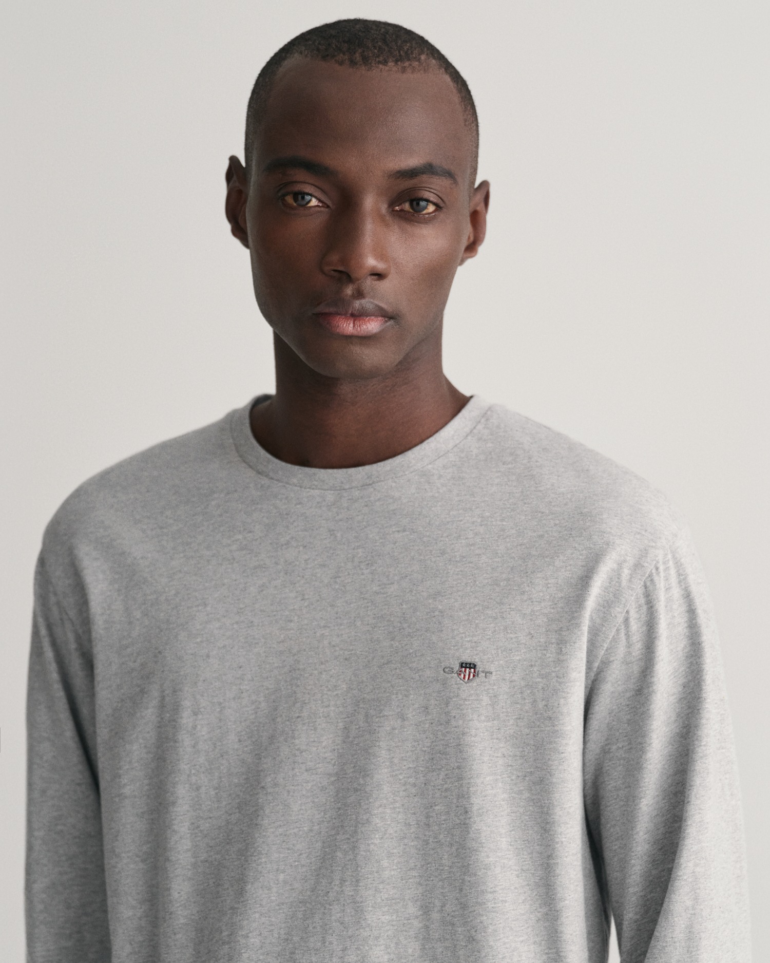 Gant Langarmshirt »REG SHIELD LS T-SHIRT«, mit Logostickerei auf der Brust