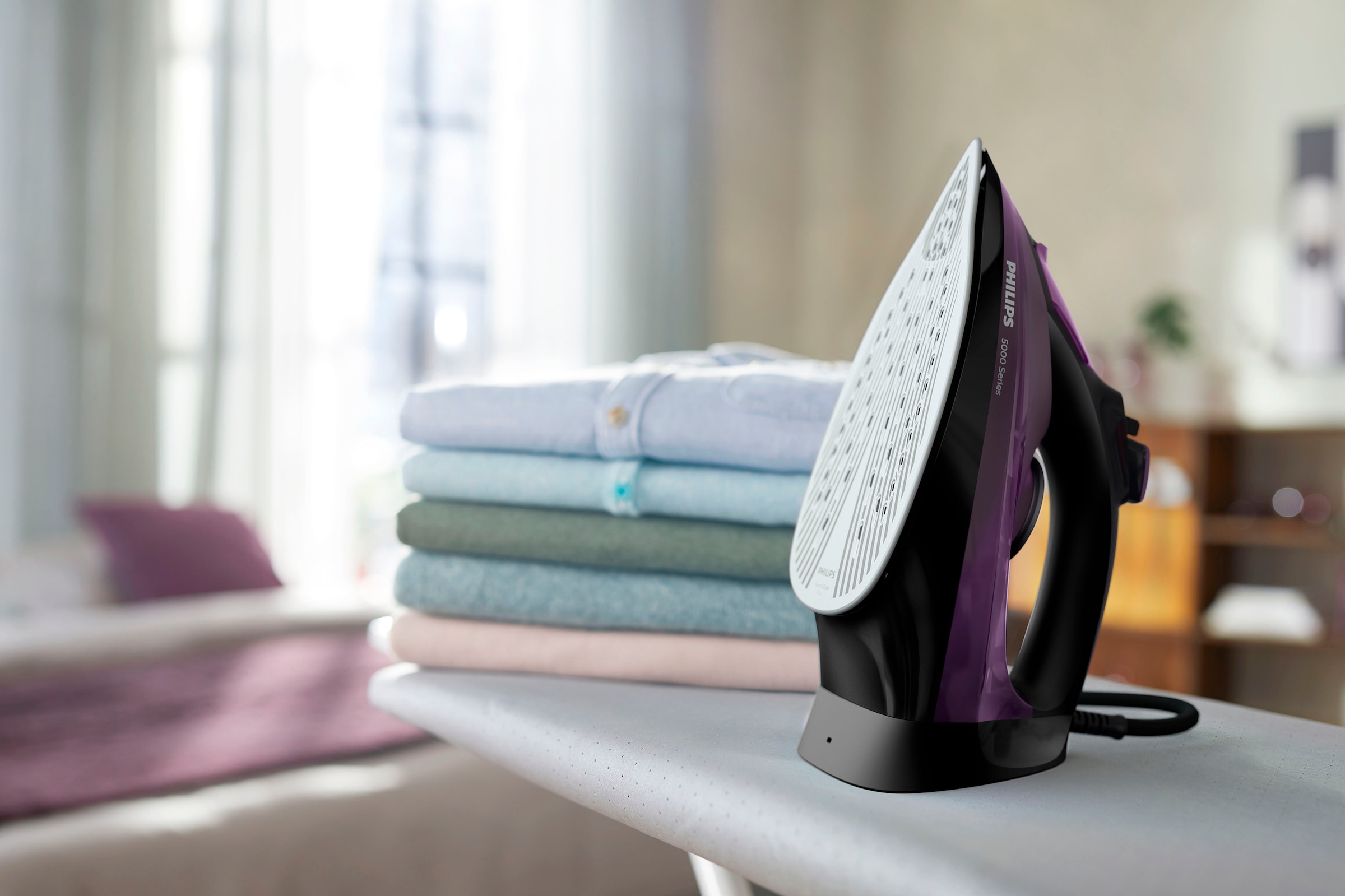 Philips Dampfbügeleisen »DST5030/80«, 2400 W, SteamGlide Plus Bügelsohle, 320 ml Wassertank, 180 g Dampfstoß