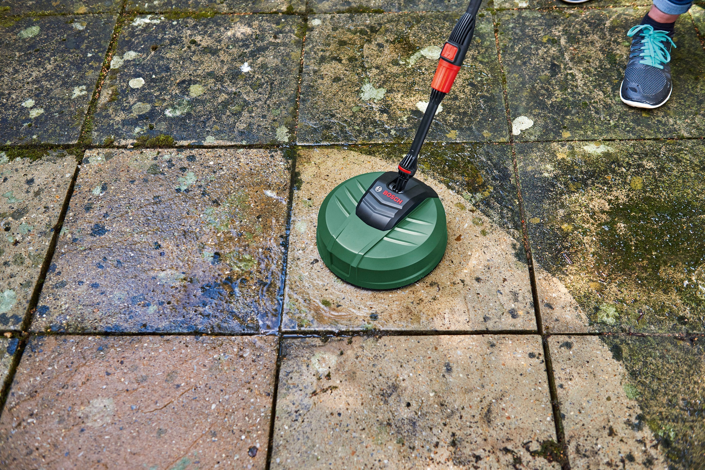 Bosch Home & Garden Flächenreiniger »Terrassenreiniger Aquasurf 250«