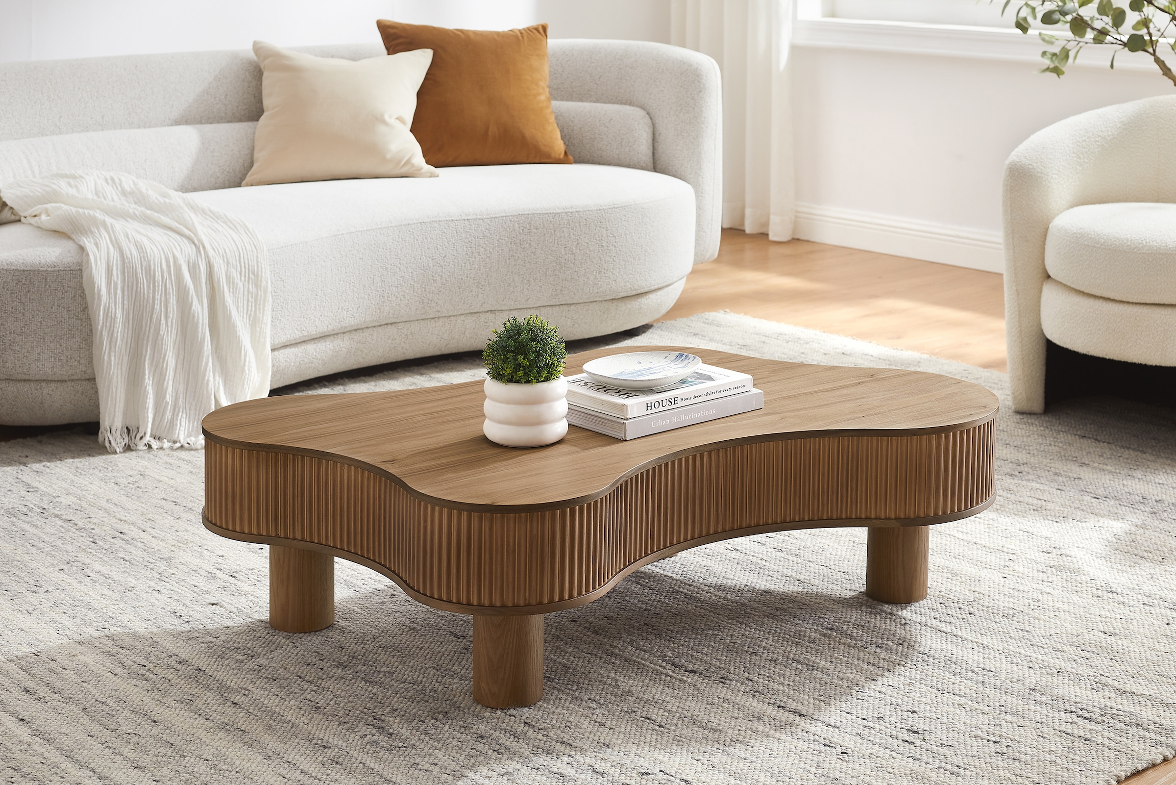 SalesFever Couchtisch »Wohnzimmertisch organisch mit Massivholz-Lamellen 115 x 75 cm« 1 Stk. tlg. Stilvoller & moderner Holztisch mit Echtholzfurnier