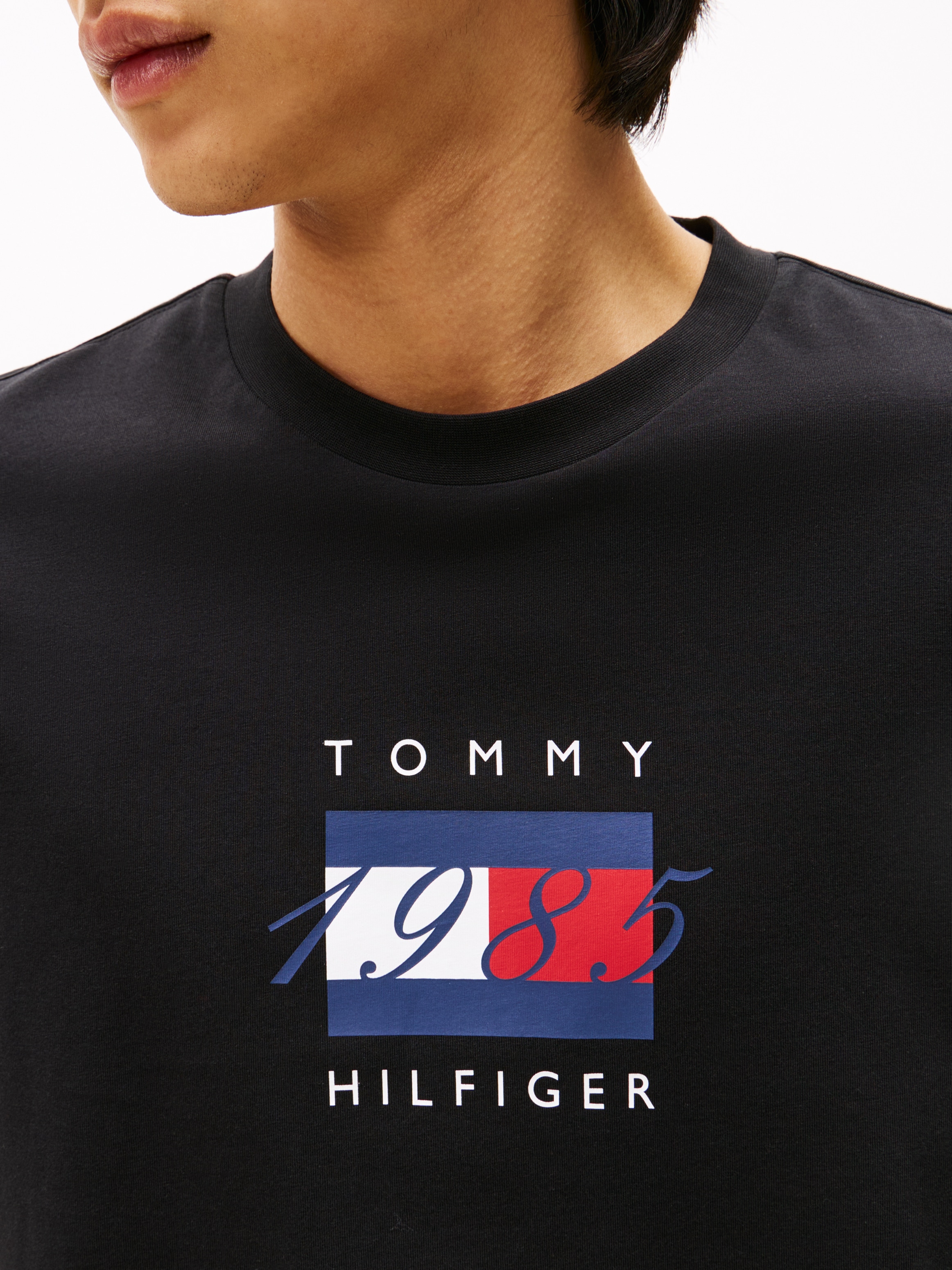 Tommy Hilfiger Langarmshirt »LINEAR FLAG GRAPHIC«, Jersey, Rundhals, Regular Fit, Longsleeve