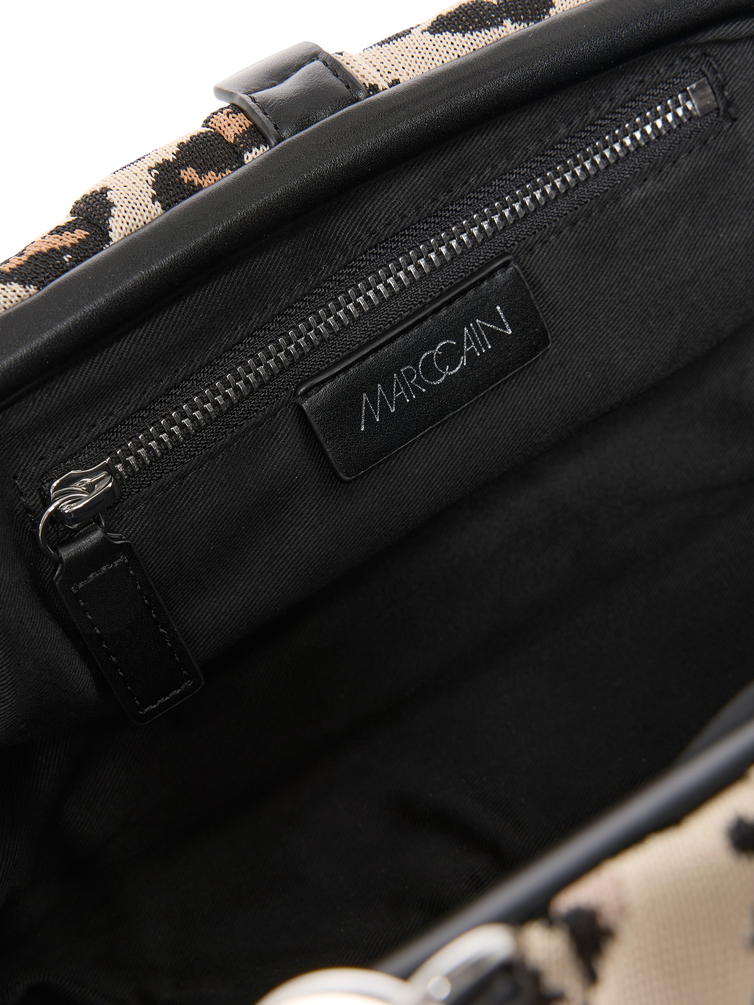 Marc Cain Clutch »Collections Feminine Rigour«, Handtasche, gestrickte Clutch mit Leo Muster und abnehmbarer Zierkette