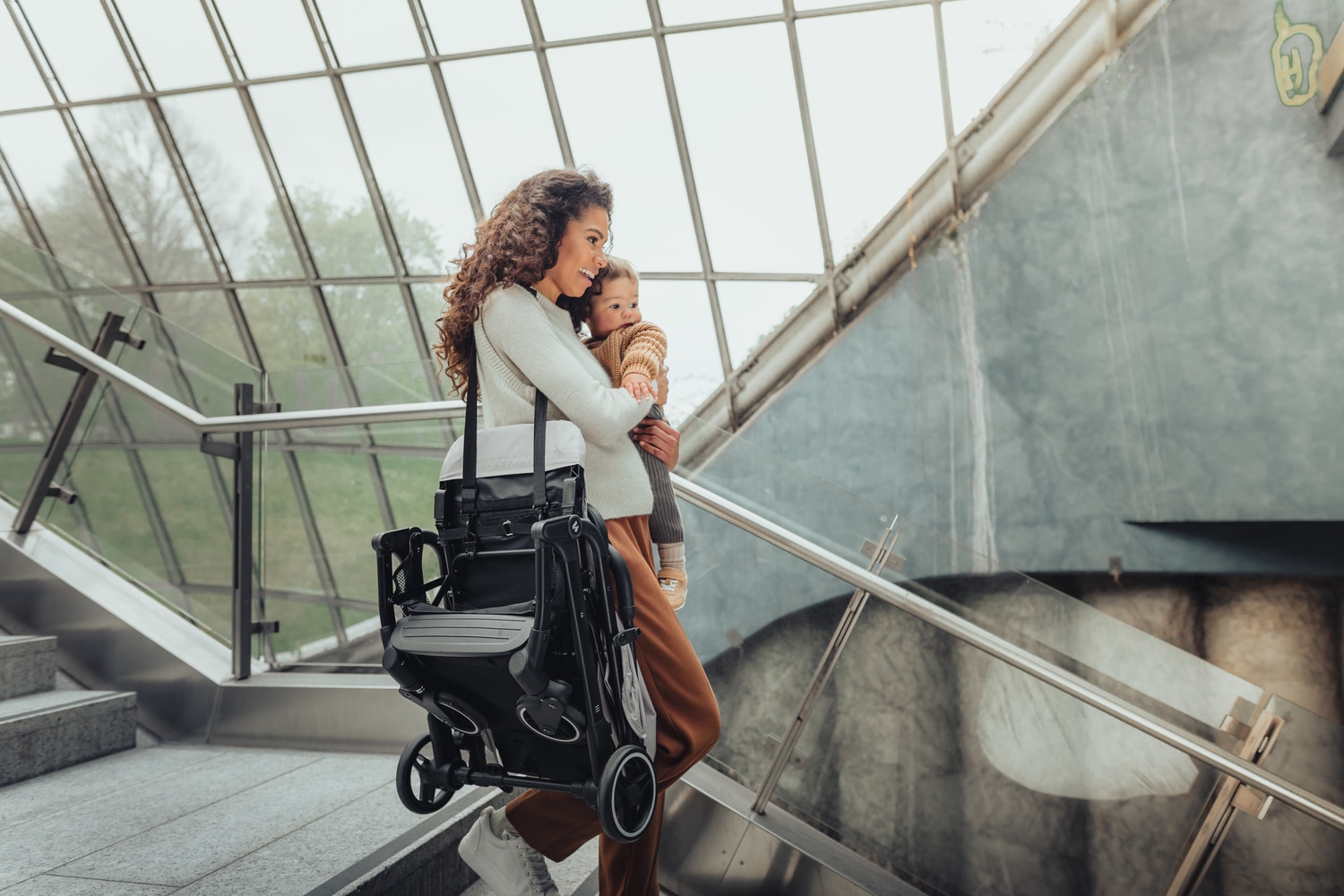 Hauck Kinder-Buggy »Travel N Care, Simba grey«, 25 kg, leicht; bis 22 kg belastbar; inkl. Schulter-Tragegrut