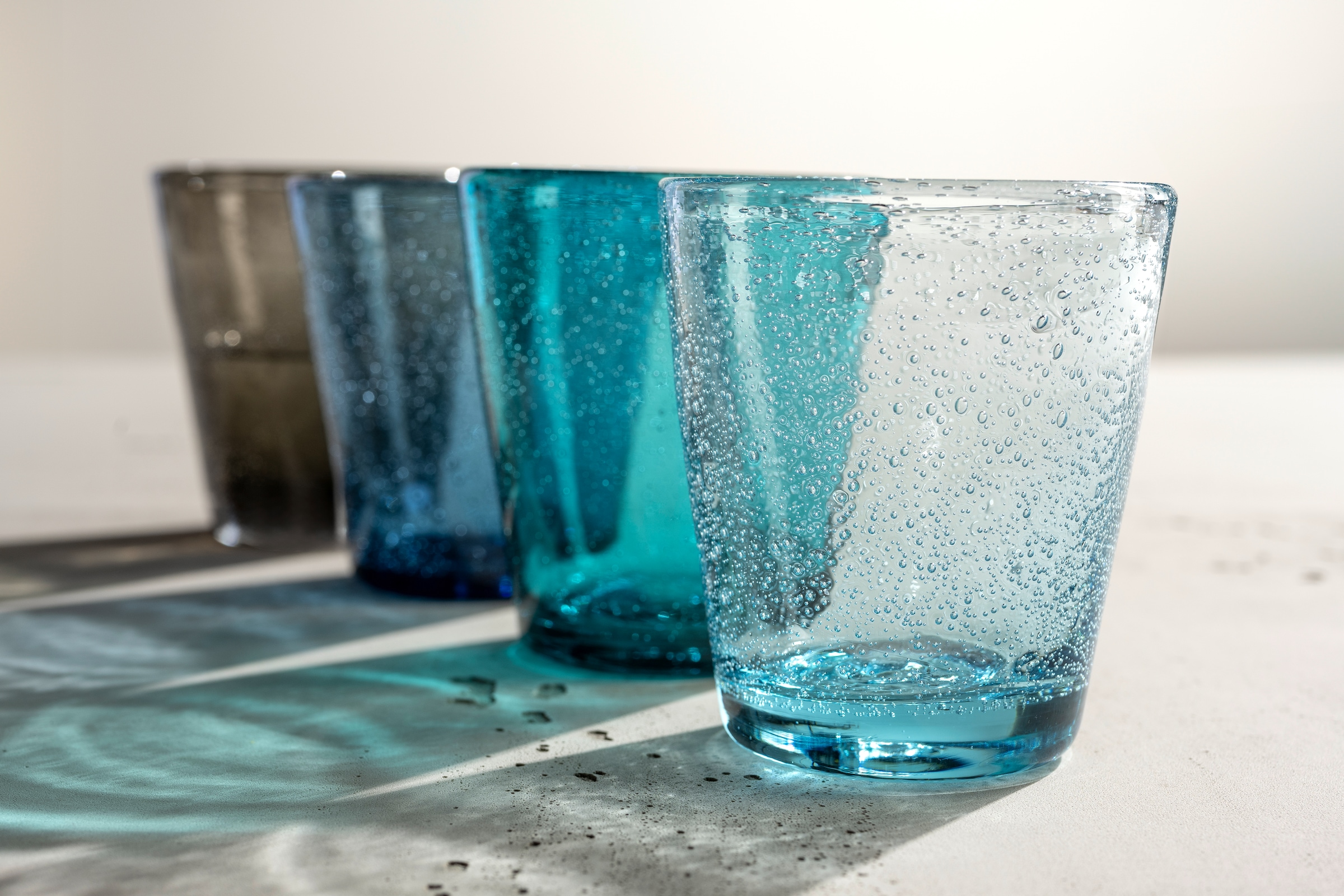 LEONARDO Gläser-Set »Trinkglas BURANO, 330 ml, 4er-Set« aus mundgeblasenem Schaumglas