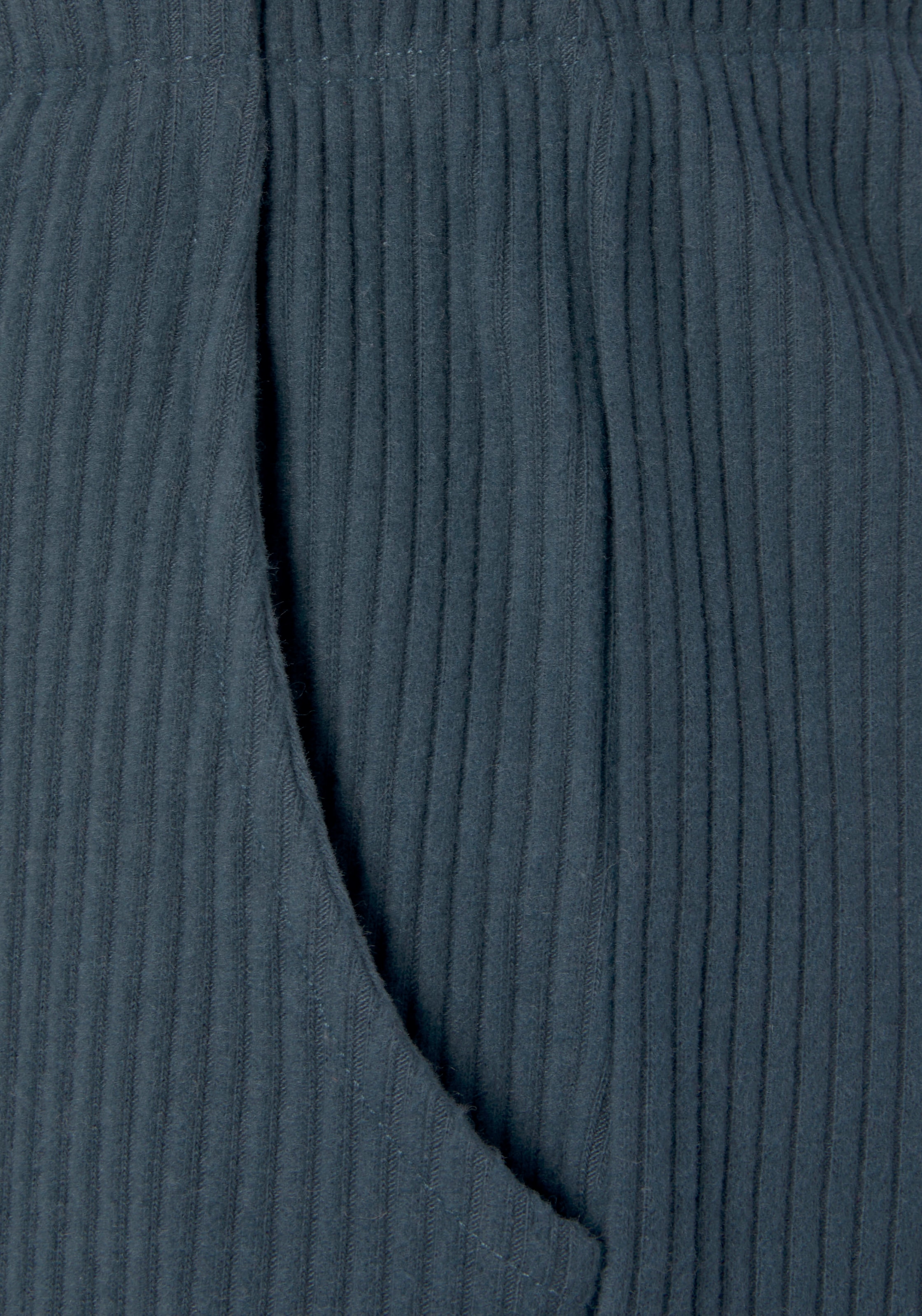 s.Oliver Sweatshorts, Kurze Hose aus Ripp-Qualität mit seitlichen Taschen, Loungewear