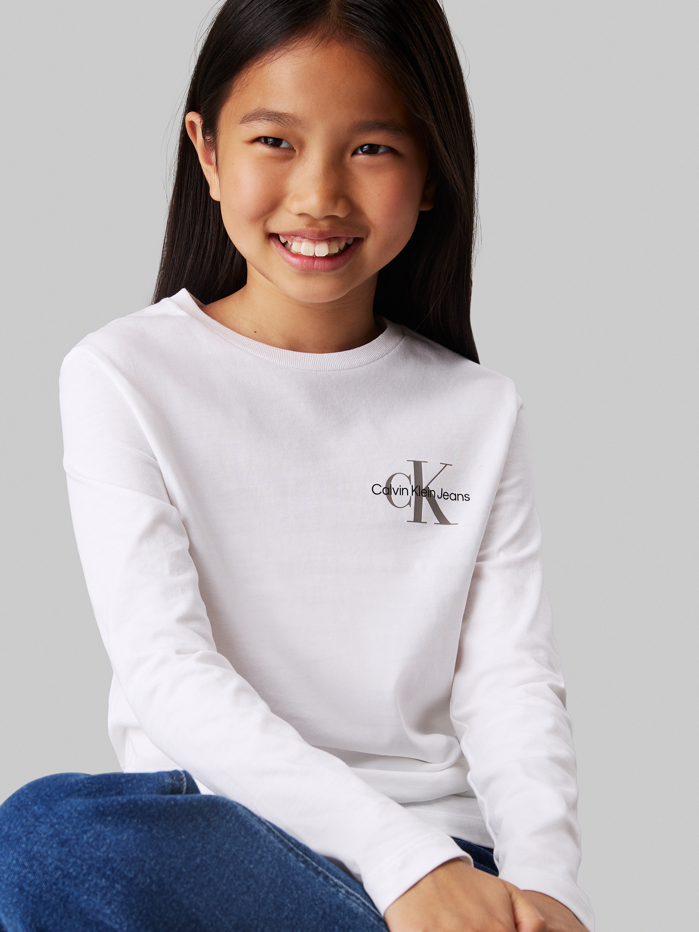 Calvin Klein Jeans Langarmshirt »Chest Monologo Ls T-Shirt«, für Kinder bis 16 Jahre und mit Logoschriftzug