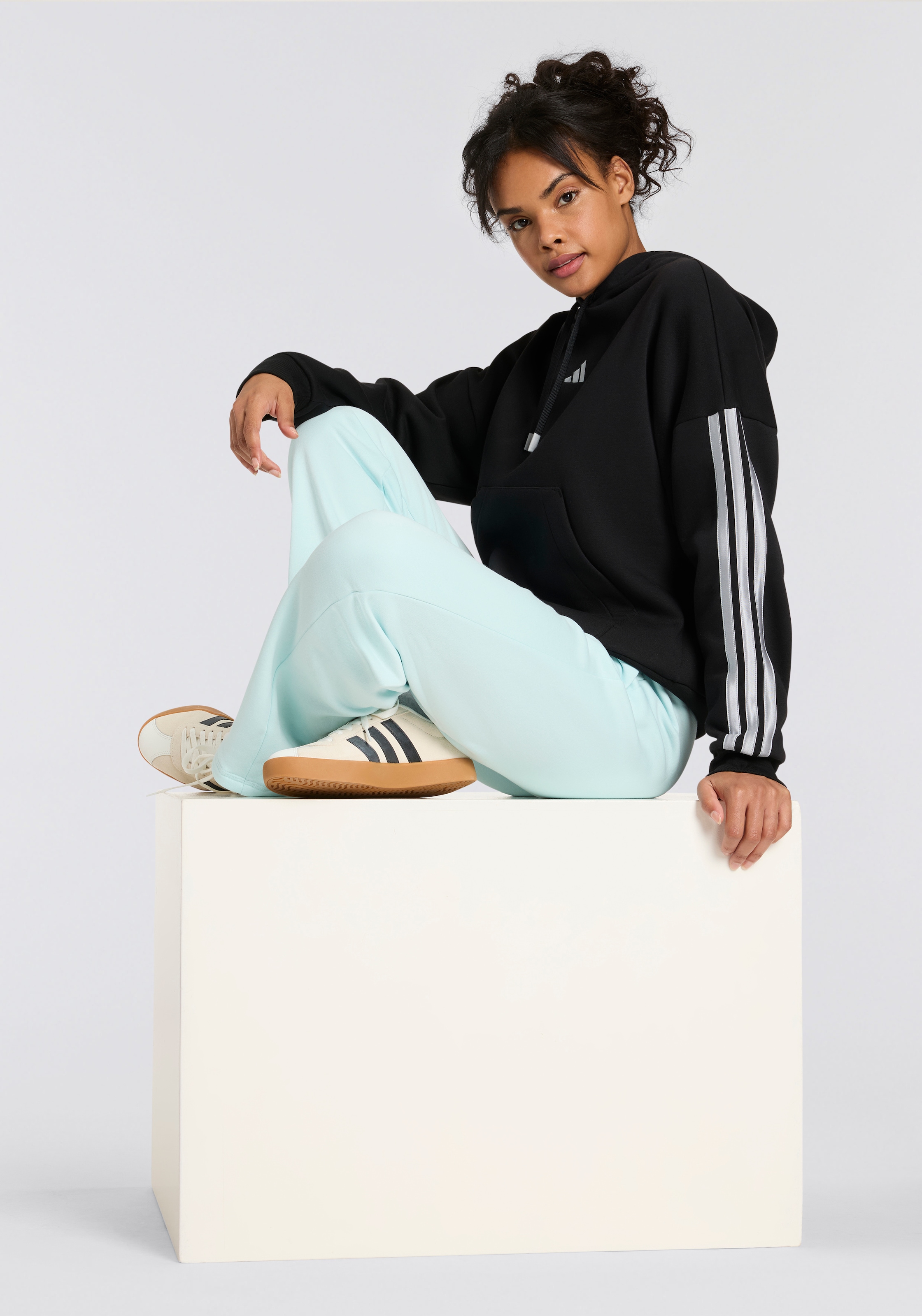 adidas Sportswear Kapuzensweatshirt »W HOL FL HD«
