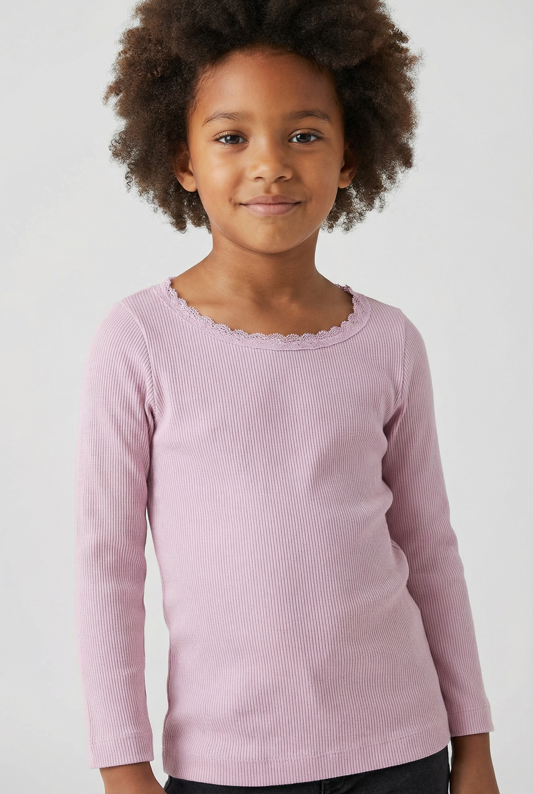 Name It Langarmshirt »NMFKAB LS TOP NOOS« in Feinripp und mit süßer Spitzenkante am Ausschnitt