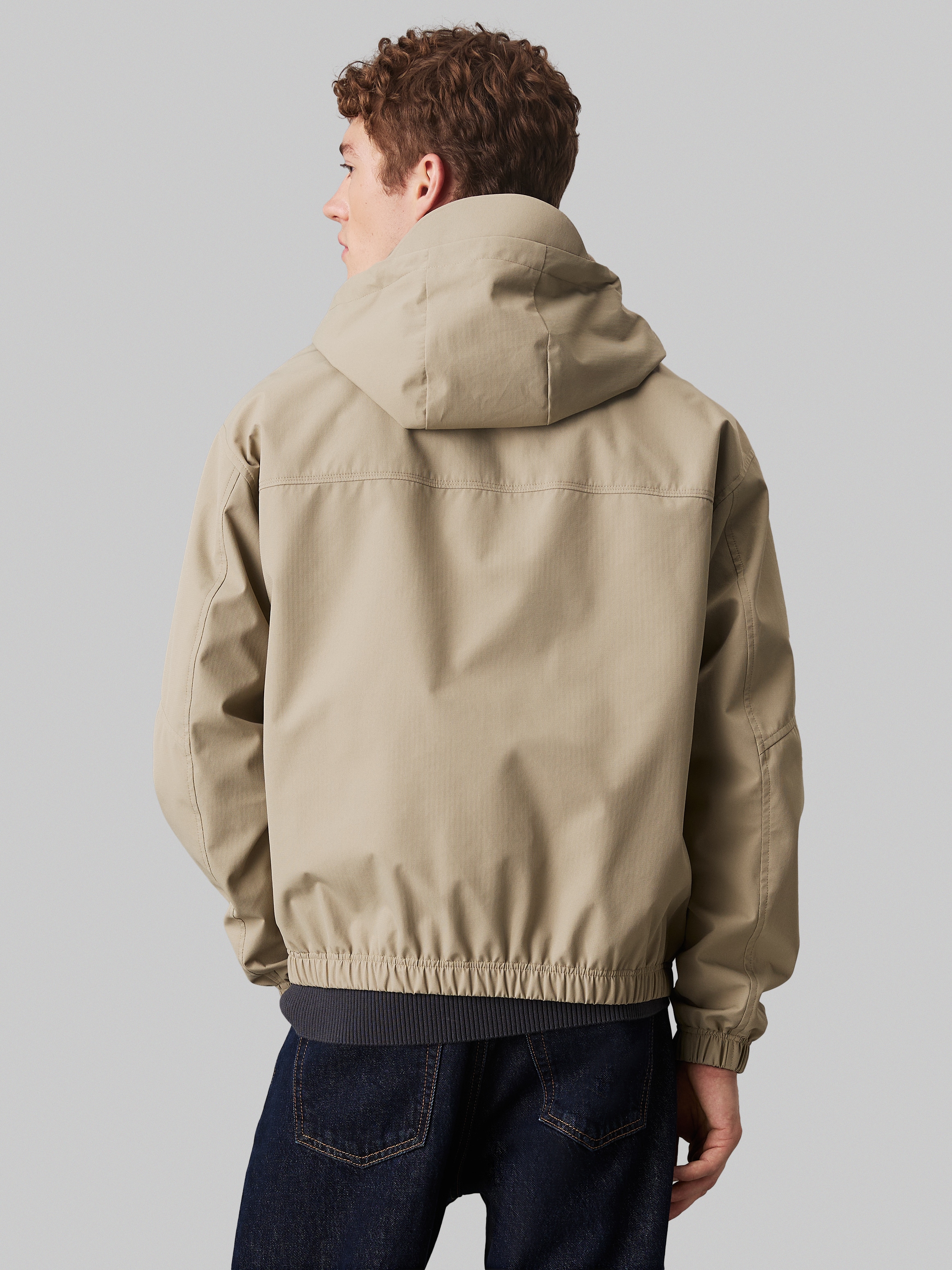 Calvin Klein Jeans Allwetterjacke »TECHNICAL JACKET«, mit Kapuze, Logodruck, Eingriffstaschen