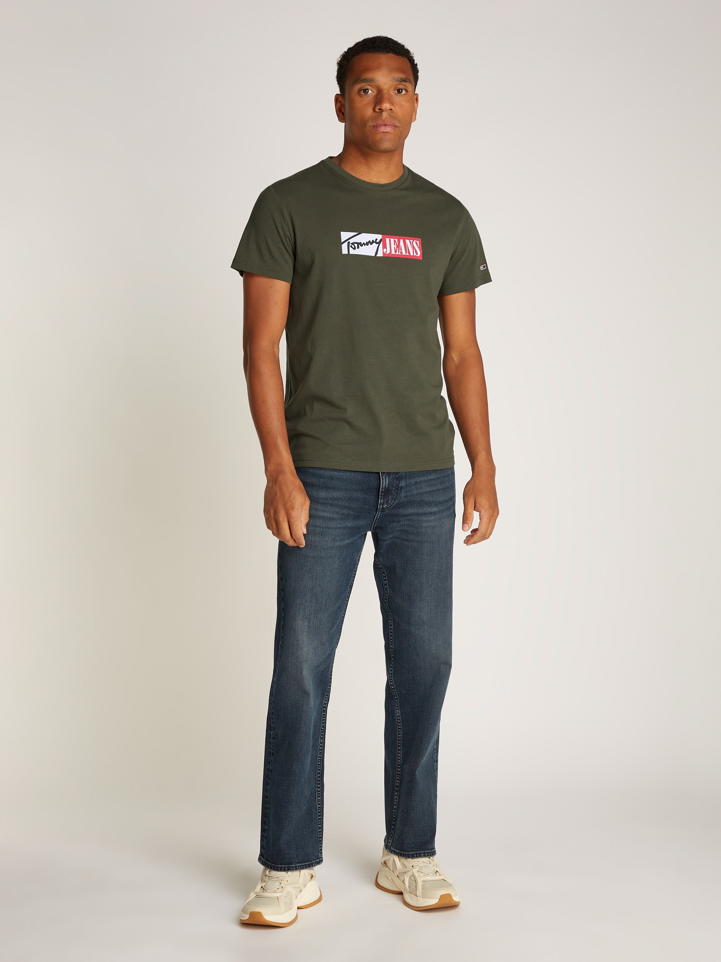 Tommy Jeans T-Shirt »TJM SLIM ENTRY GRAPHIC TEE EXT«, mit Logo auf der Brust