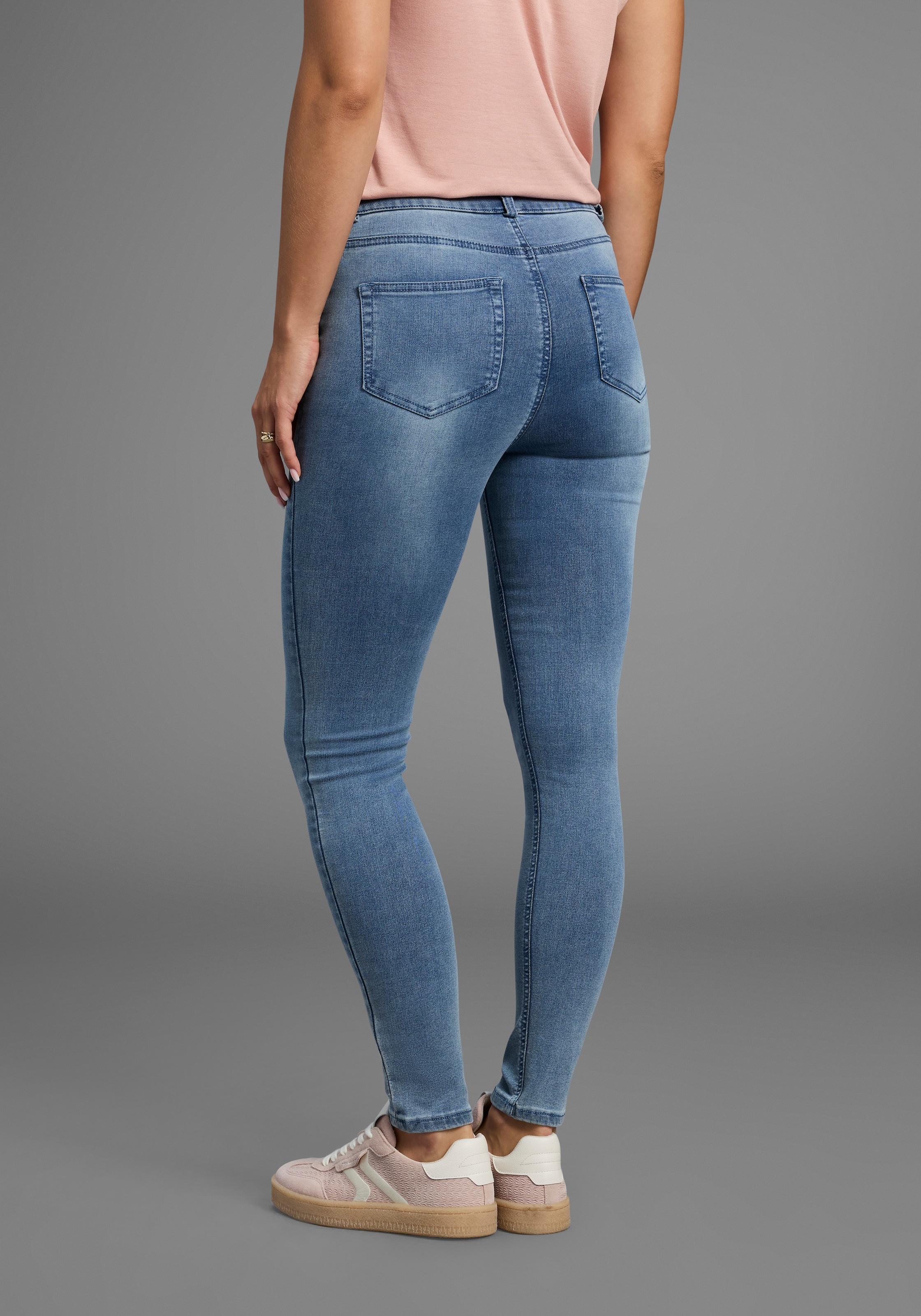 Arizona Skinny-fit-Jeans »Ultra Stretch«, extra-eng geschnittene Beinform, modische Used-Waschung