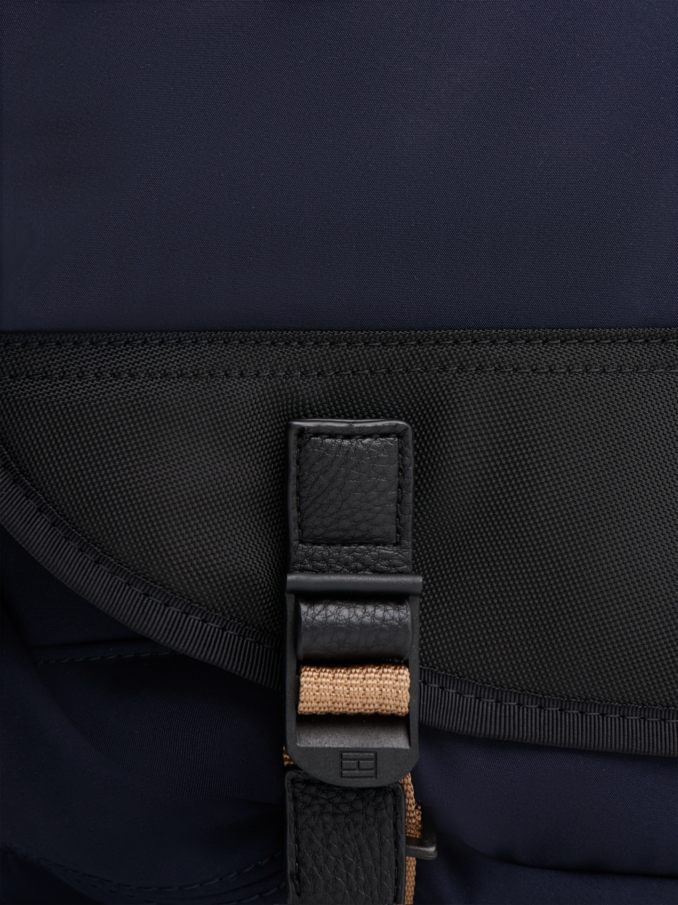 Tommy Hilfiger Laptoptasche »TH TRAVEL MESSENGER« , Unisex Geschäftstasche, Aktentasche mit Überschlag