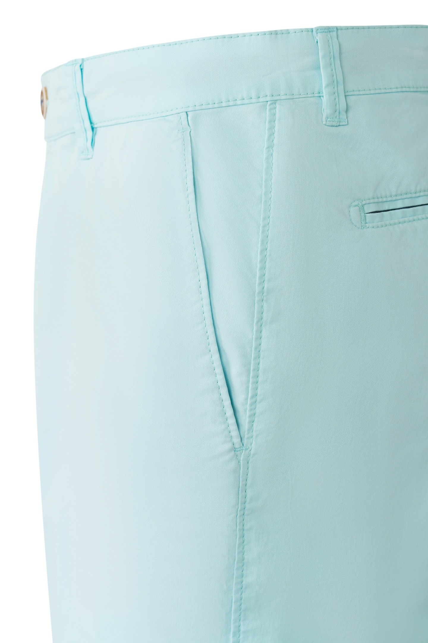 bugatti Bermudas, im lässigen Stil