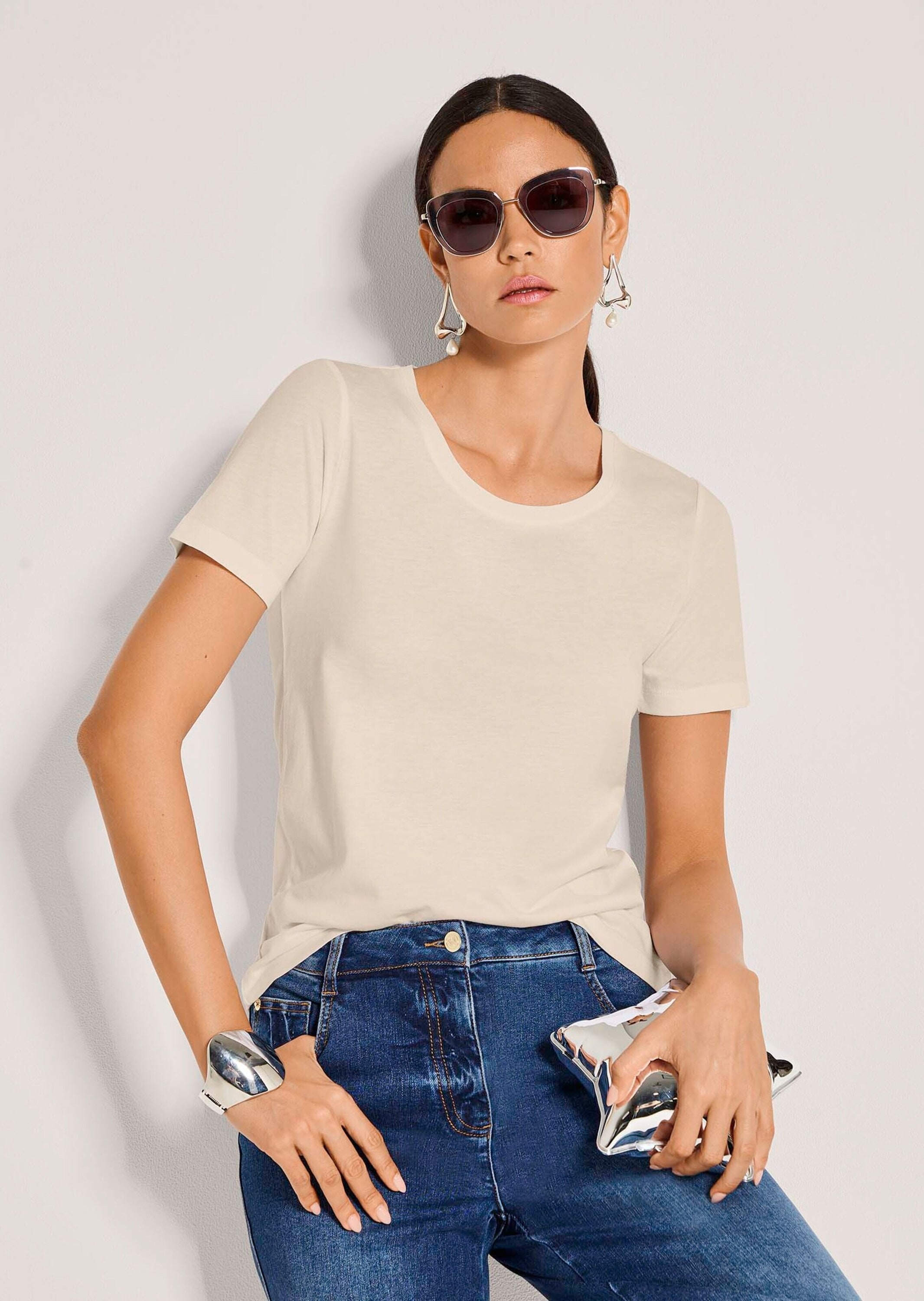 MADELEINE Kurzarmshirt »Shirt Schlichtes Basicshirt mit Rundhalsausschnitt« Gerader Saum