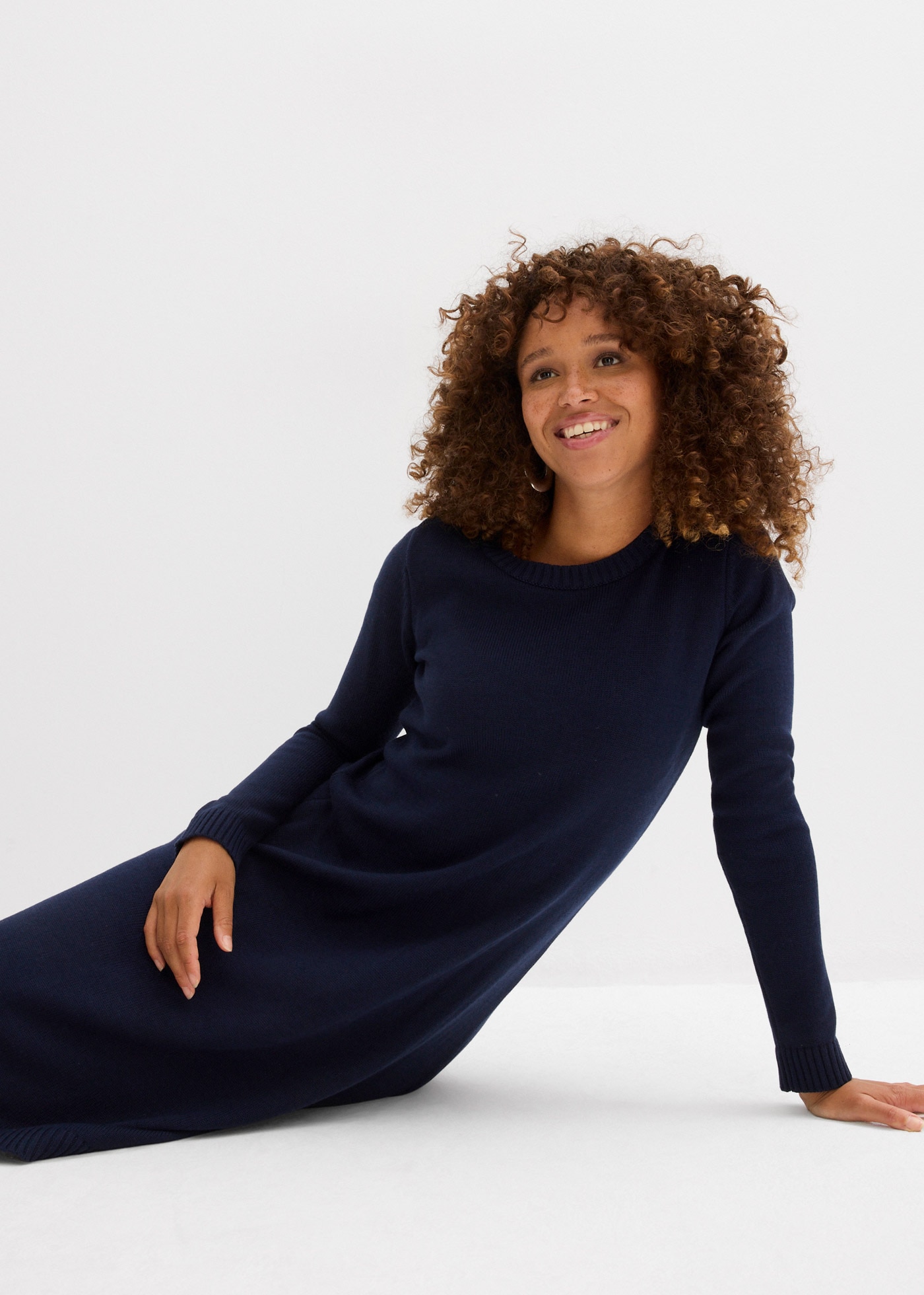 bonprix Strickkleid »Strickkleid in ausgestellter Form« für den Alltag, aus Baumwolle und Polyacryl, ausgestellte Passform