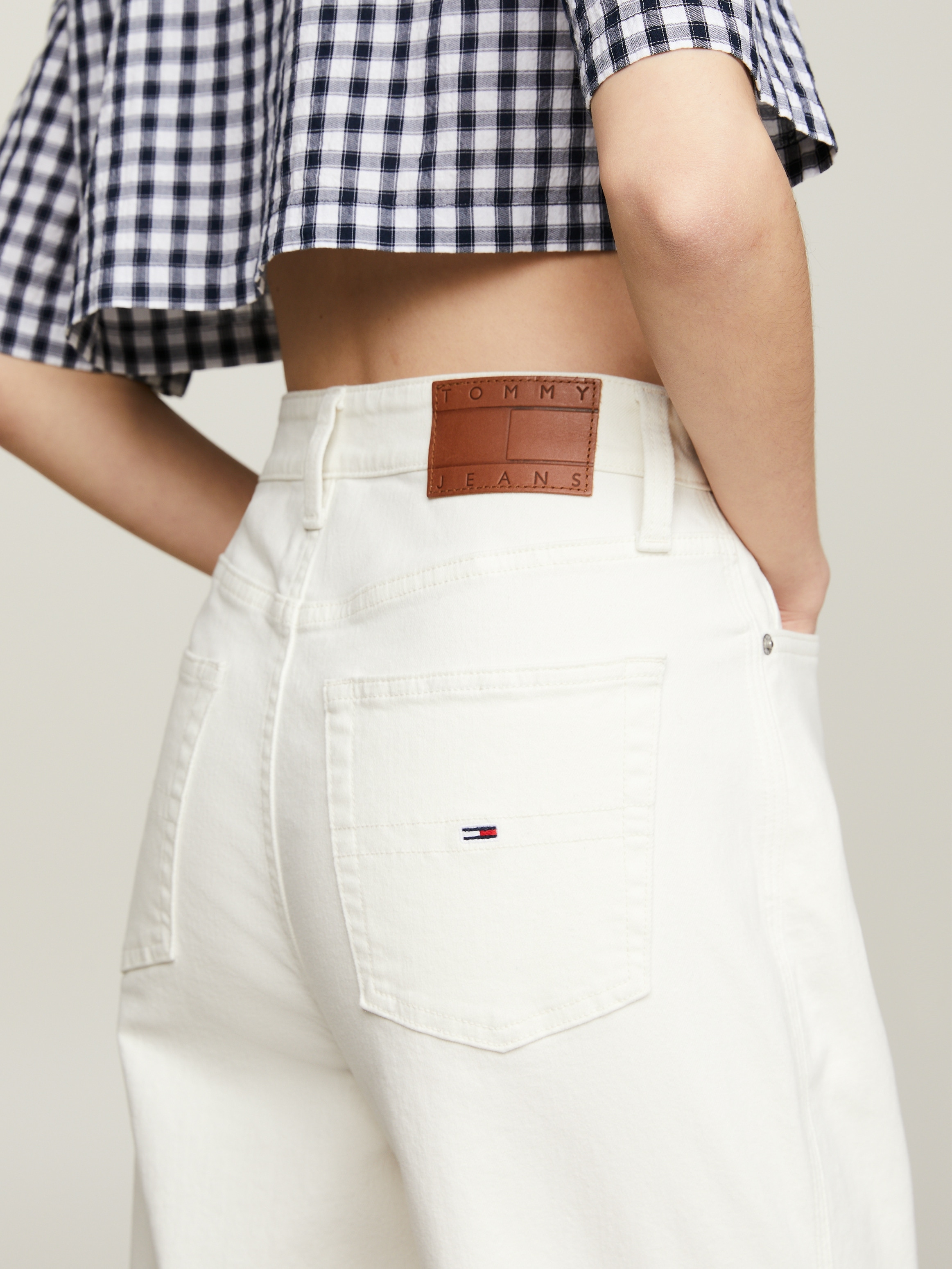 Tommy Jeans Weite Jeans »TJW GMD CLAIRE HR WIDE«, mit Tommy Jeans Logo-Flag