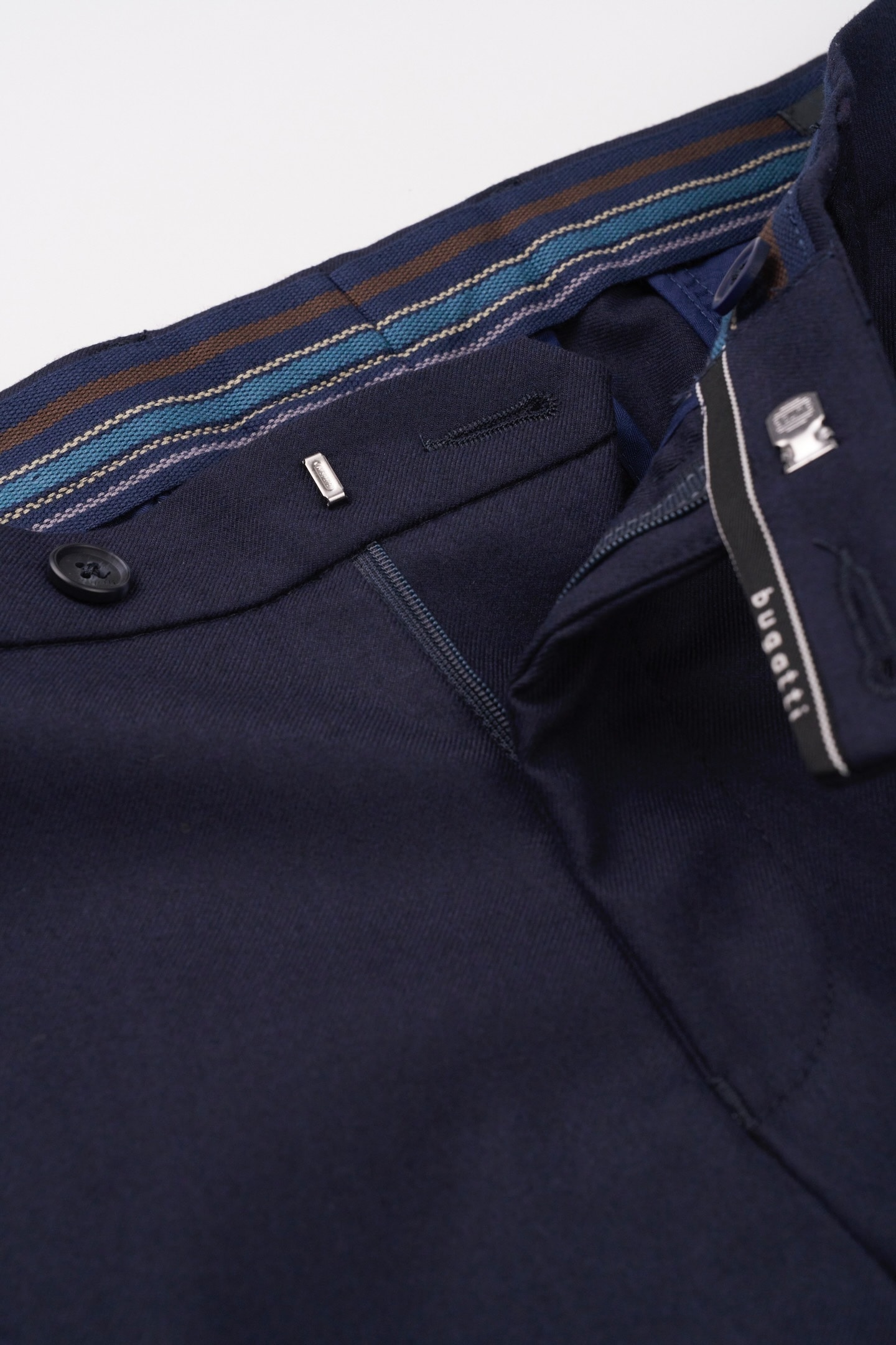bugatti Stoffhose, mit moderner Form