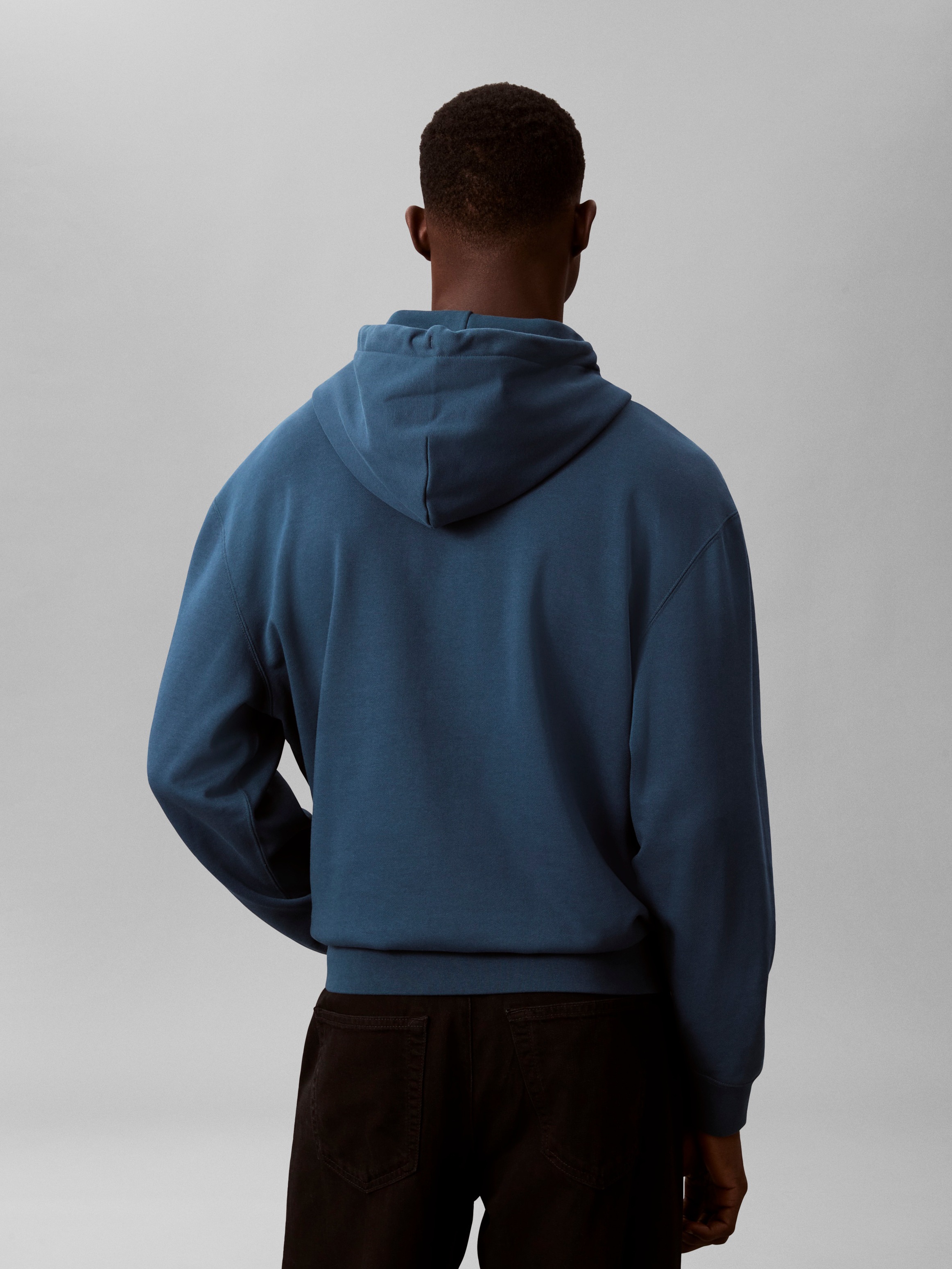 Calvin Klein Jeans Kapuzensweatshirt »400GSM TERRY BADGE HOODIE«, Mit Rundhalsausschnitt
