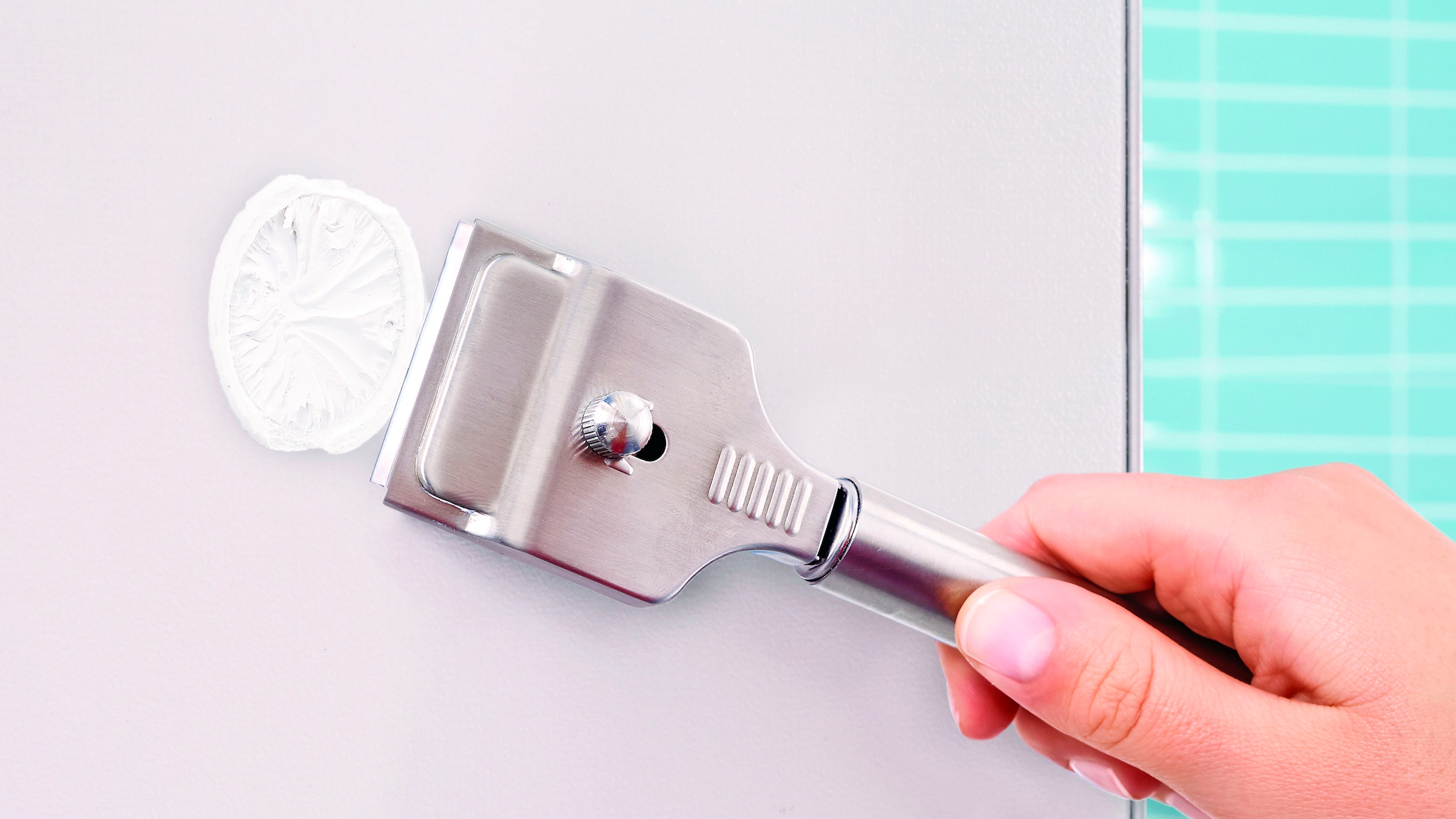 tesa Seifenspender »1x tesa klaam Design-Seifenspender« chrom-weiß 12,5 cm : 7 cm : 17 cm