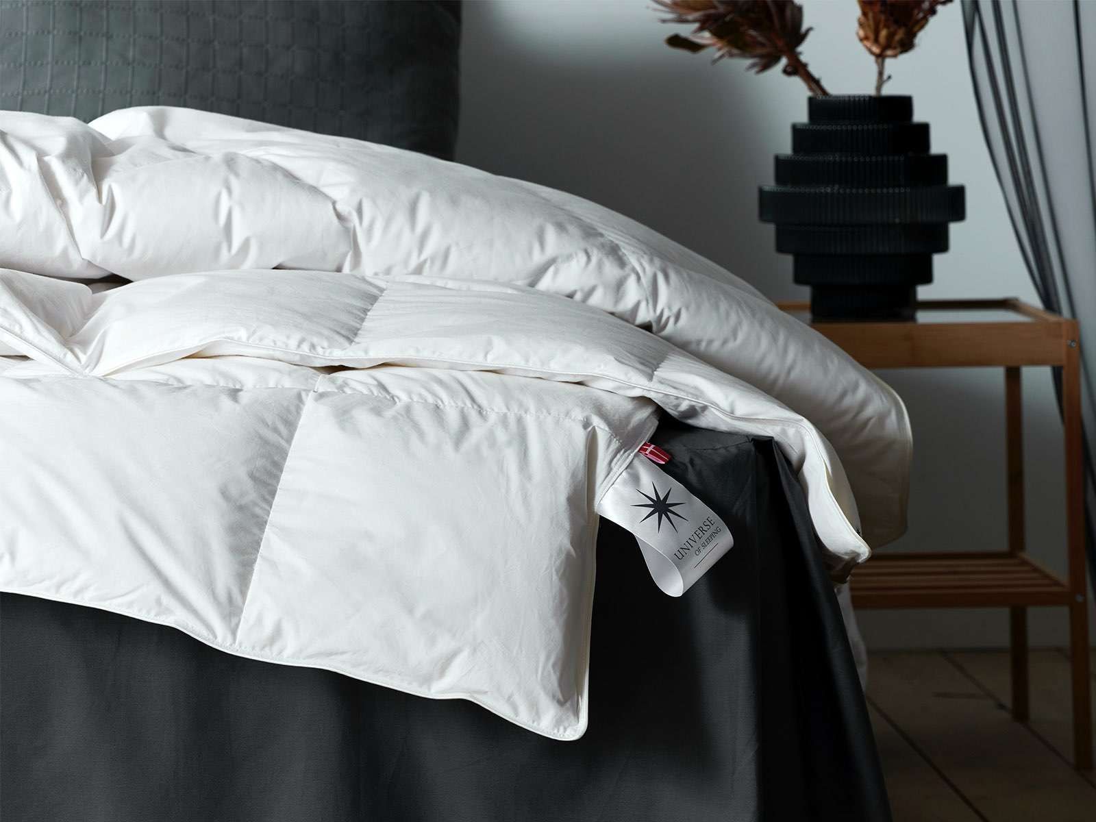 Universe of sleeping Kunstfaserbettdecke »Pegasus, pflegeleicht, Allergikergeeignet, 3 Wärmekl., Made in Denmark«, normal, Füllung Mischung aus 50% Polyesterfasern & 50% Europäische Feder-Daunenfüllung, (1 St.)