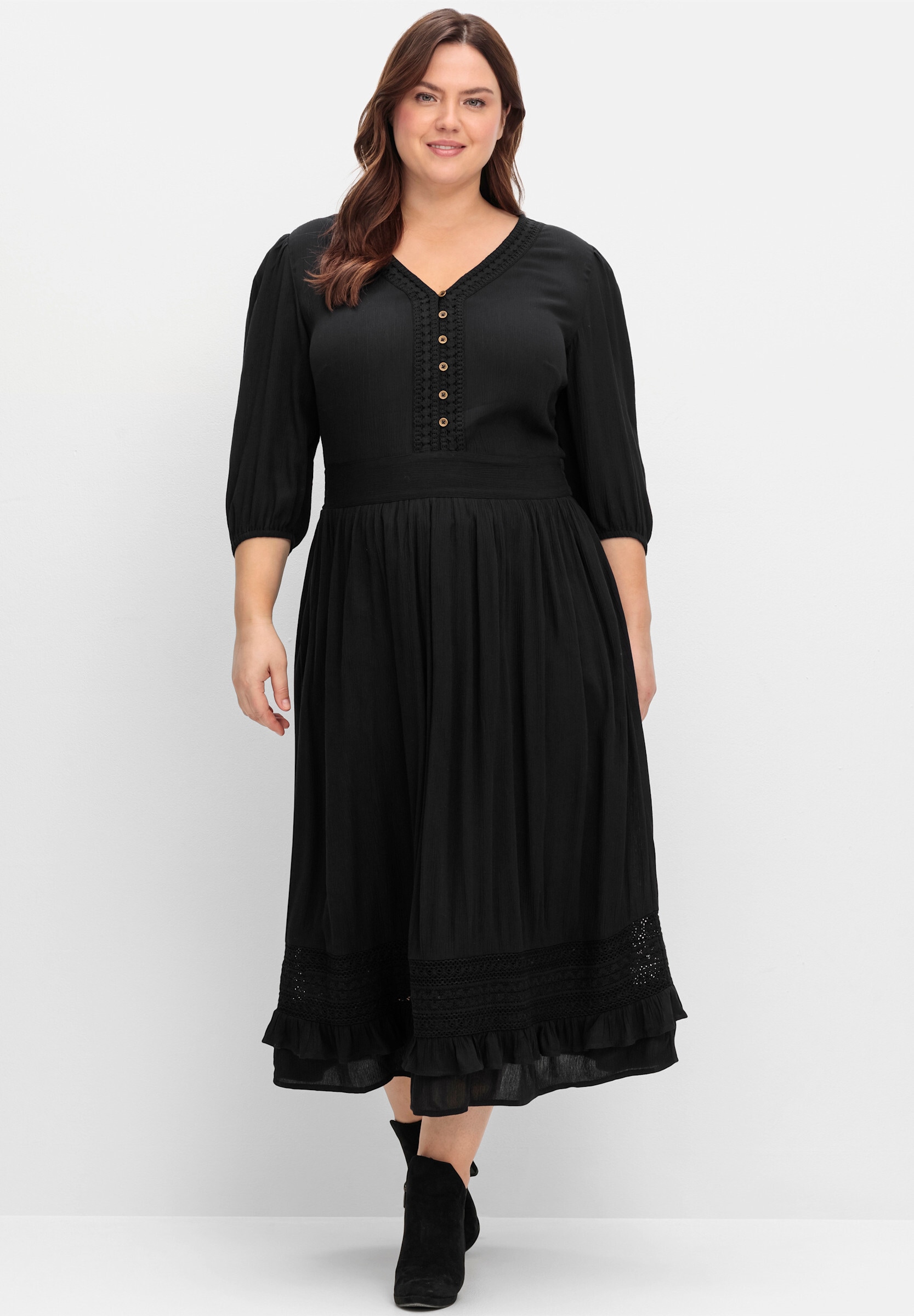 sheego by Joe Browns Maxikleid »Maxikleid Maxikleid mit Spitzen-Details« Ohne Taschen mit weitem, gefütterten Rockteil