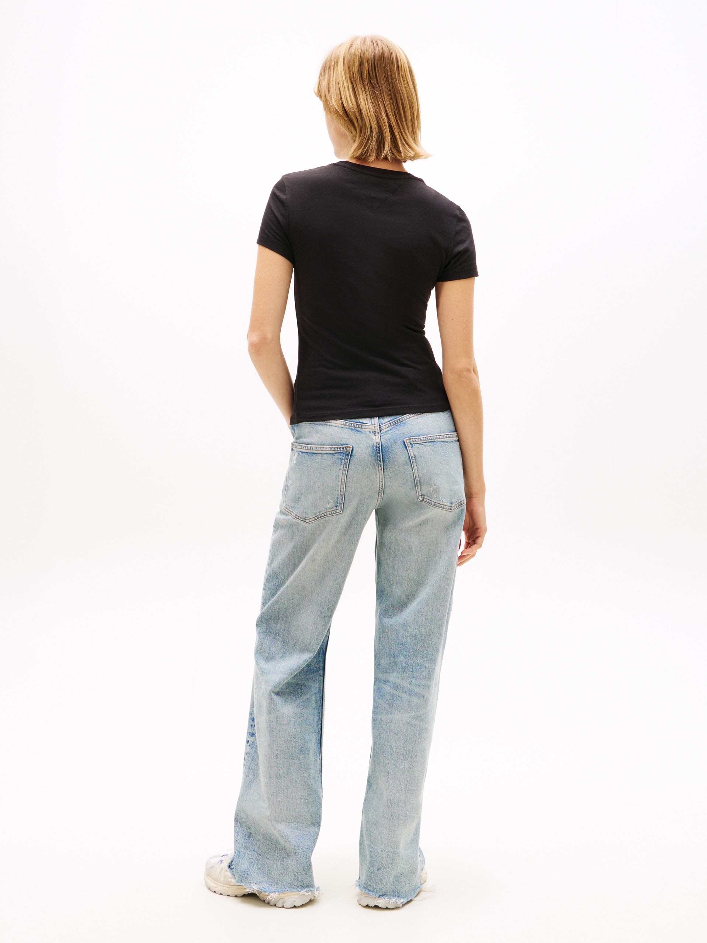 Tommy Jeans T-Shirt »TJW 2PACK V-NECK TEE« Packung, 2-er Pack, 2 Stk. mit Logostickerei