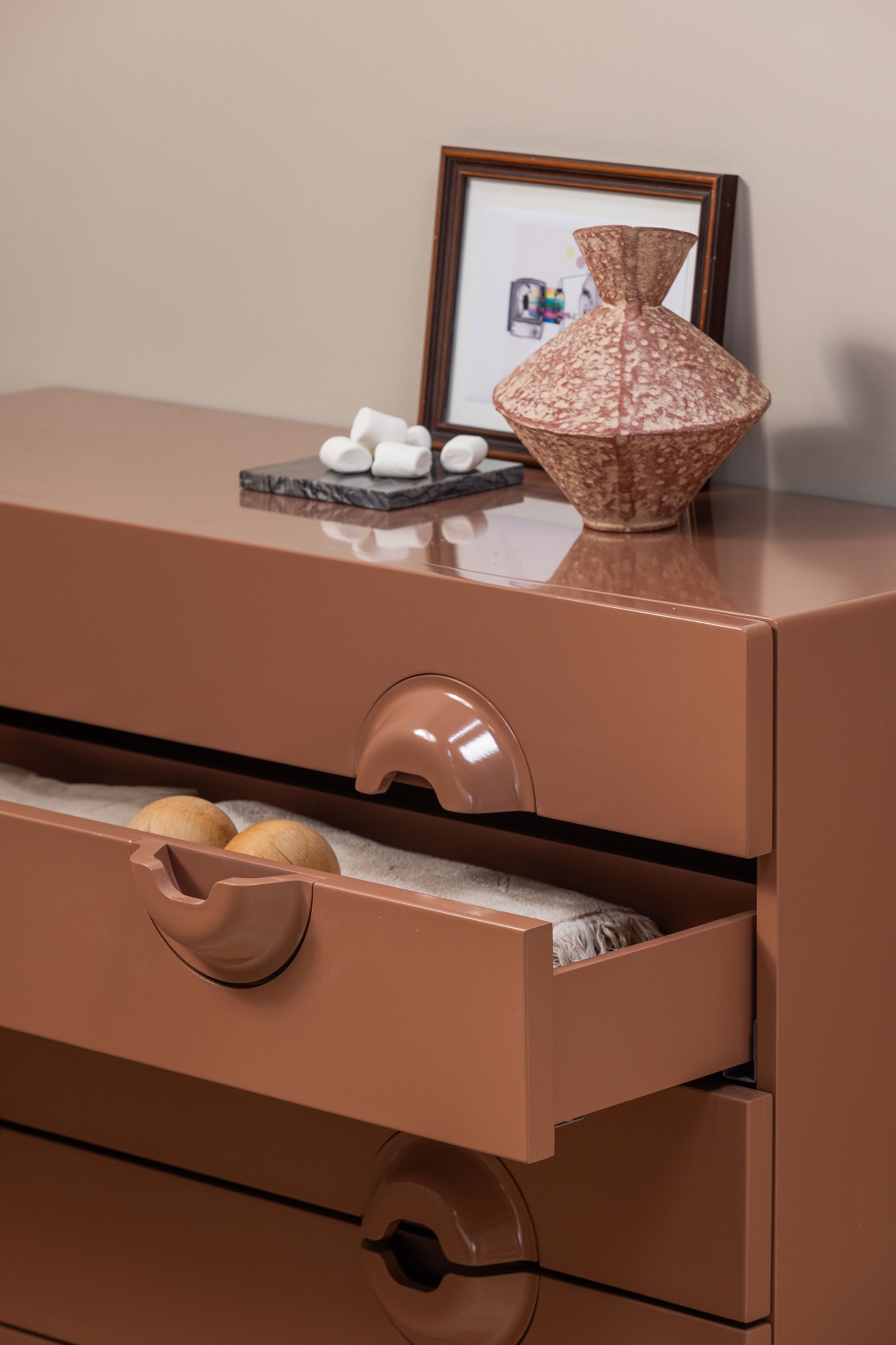 WOOOD Sideboard »Merge mit Eukalyptusholz und Dämpfung Funktion B 110 x T 44 x H 89 cm« Tragkraft 150 kg, vollständig montiert geliefert, sichtbare Maserung
