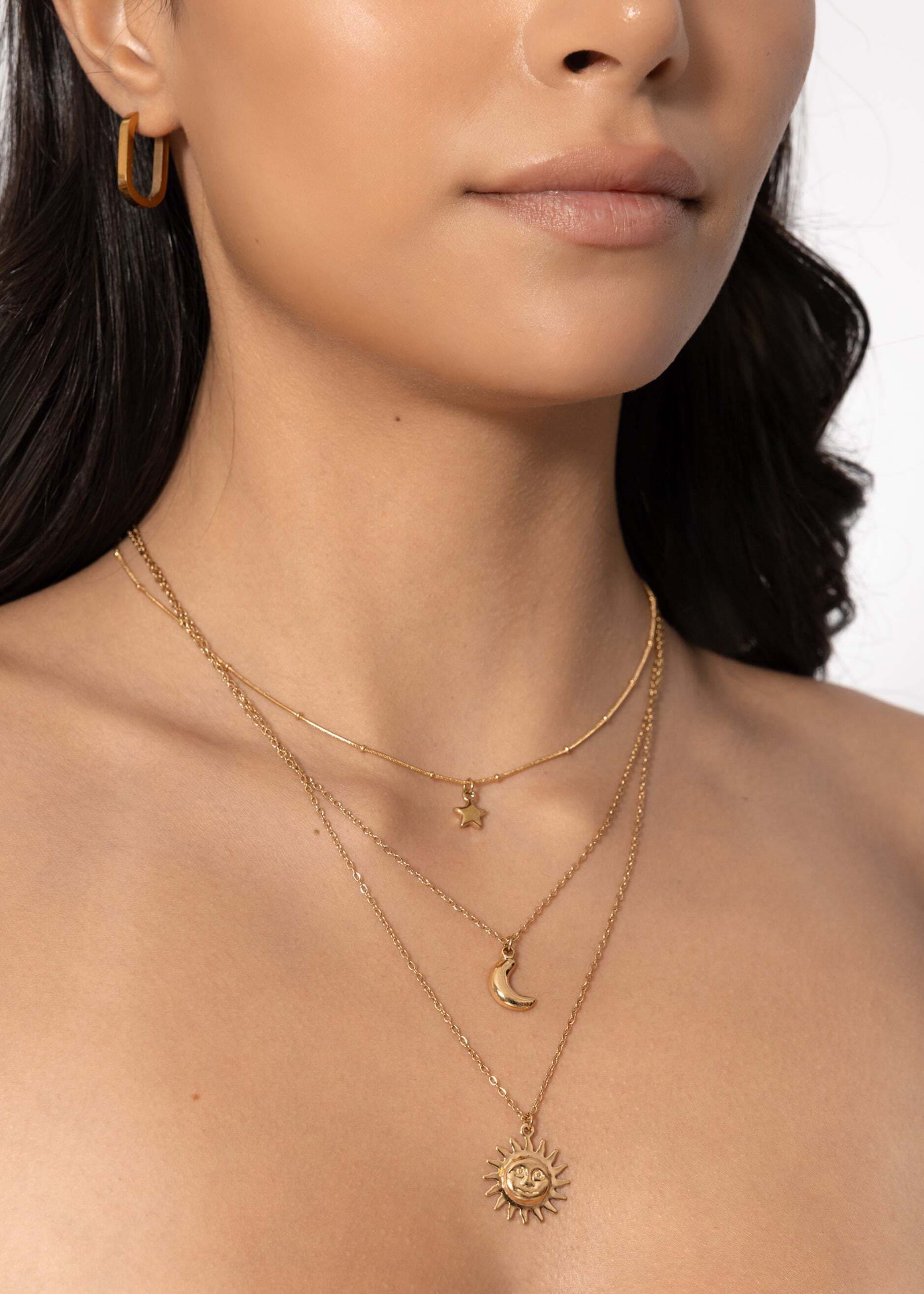 SASSYCLASSY Charm-Kette »Halsketten Set mit Anhängern für Damen« Goldfarbene Layeringketten mit verstellbarem Verschluss