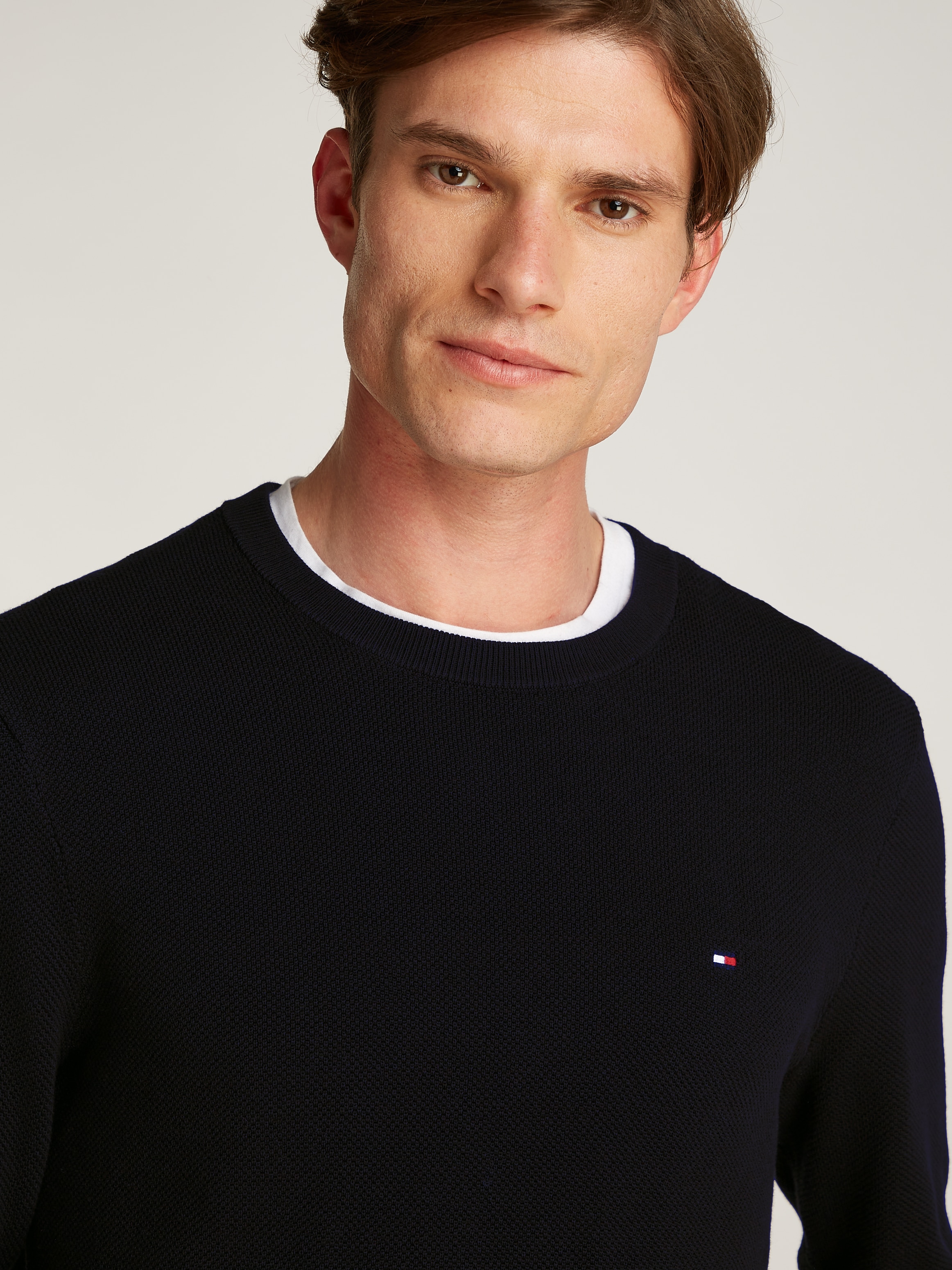 Tommy Hilfiger Rundhalspullover »ESSENTIAL STRUCTURE CREW NECK mit Struktur und Label«, unifarben, casual, regular fit, Baumwolle, Rundhals