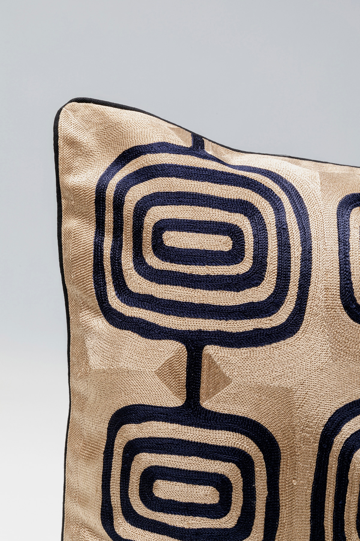 Kare Design Dekokissen »Catena Square, Kissenhülle mit Füllung, 50x50 cm« stützt Kopf und Nacken angenehm und sorgt für erholsamen Schlaf