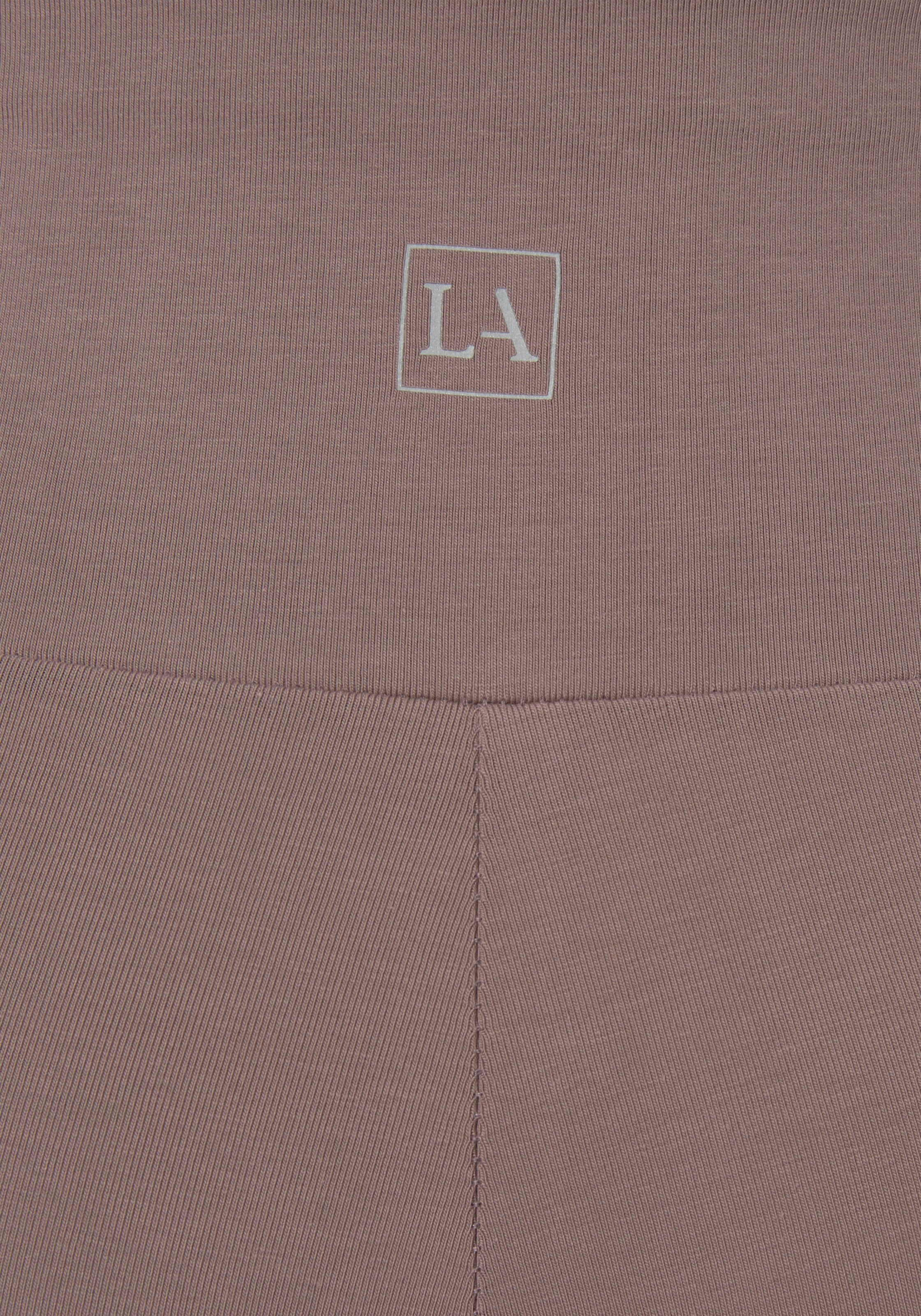 LASCANA Shorts, mit breitem Bündchen und Logodruck, Loungewear