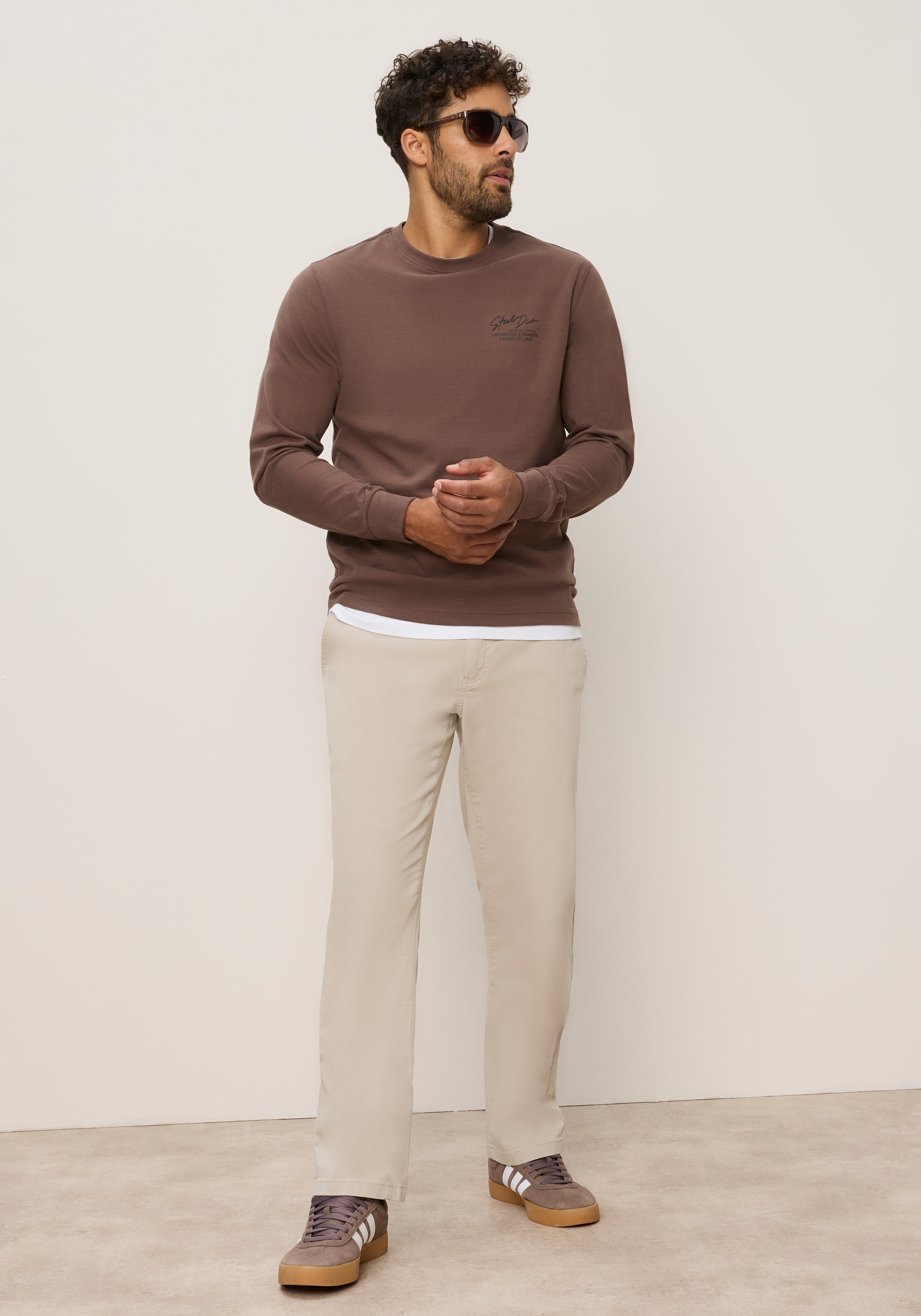 Man's World Rundhalsshirt schmale Passform, mit Langarm, unifarben, mit Print und Stickerei