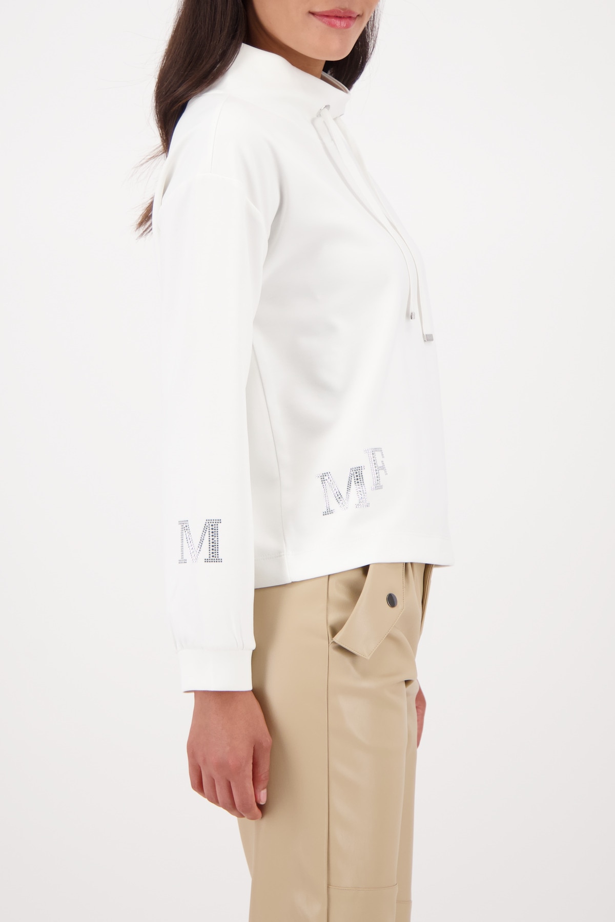 Monari Sweatshirt »Sweatshirt Schmuckdetail«, Stehkragen mit Bindeband, Logo aus Strasssteinen