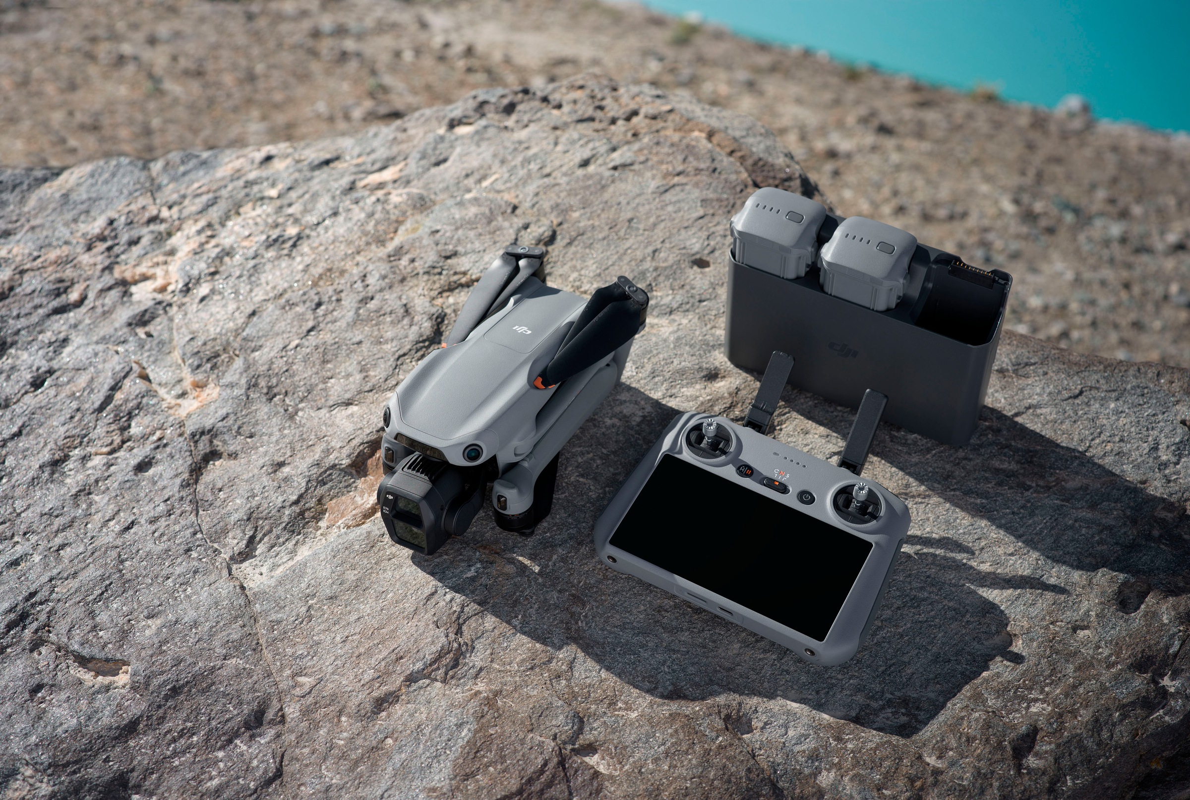 DJI Drohne »Air 3S Fly More Combo (DJI RC 2)«, (DJI RC 2 Fernsteuerung, 3 Akkus, Ladestation und Umhängetasche)