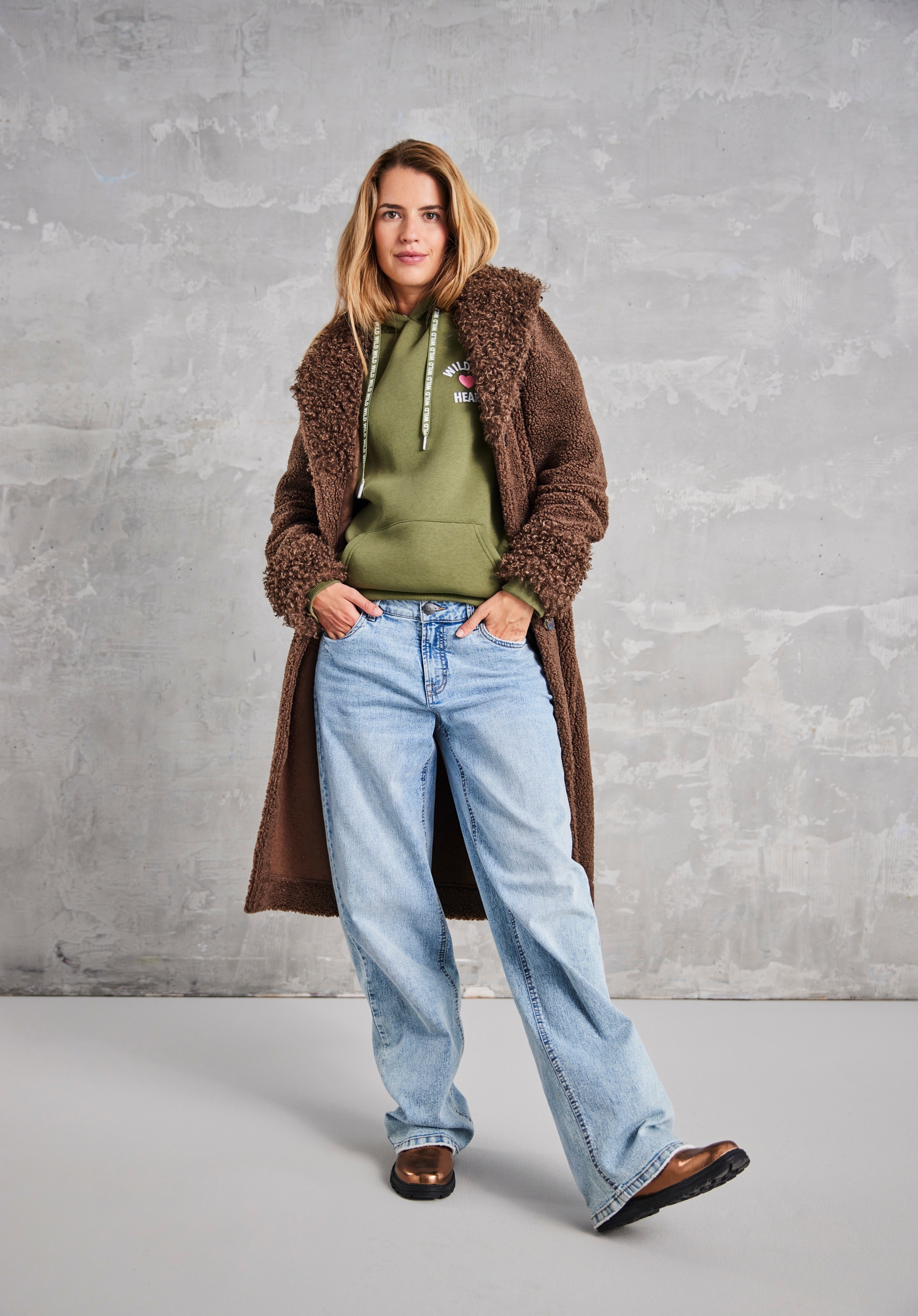 Aniston CASUAL Straight-Jeans, mit trendig weitem Bein