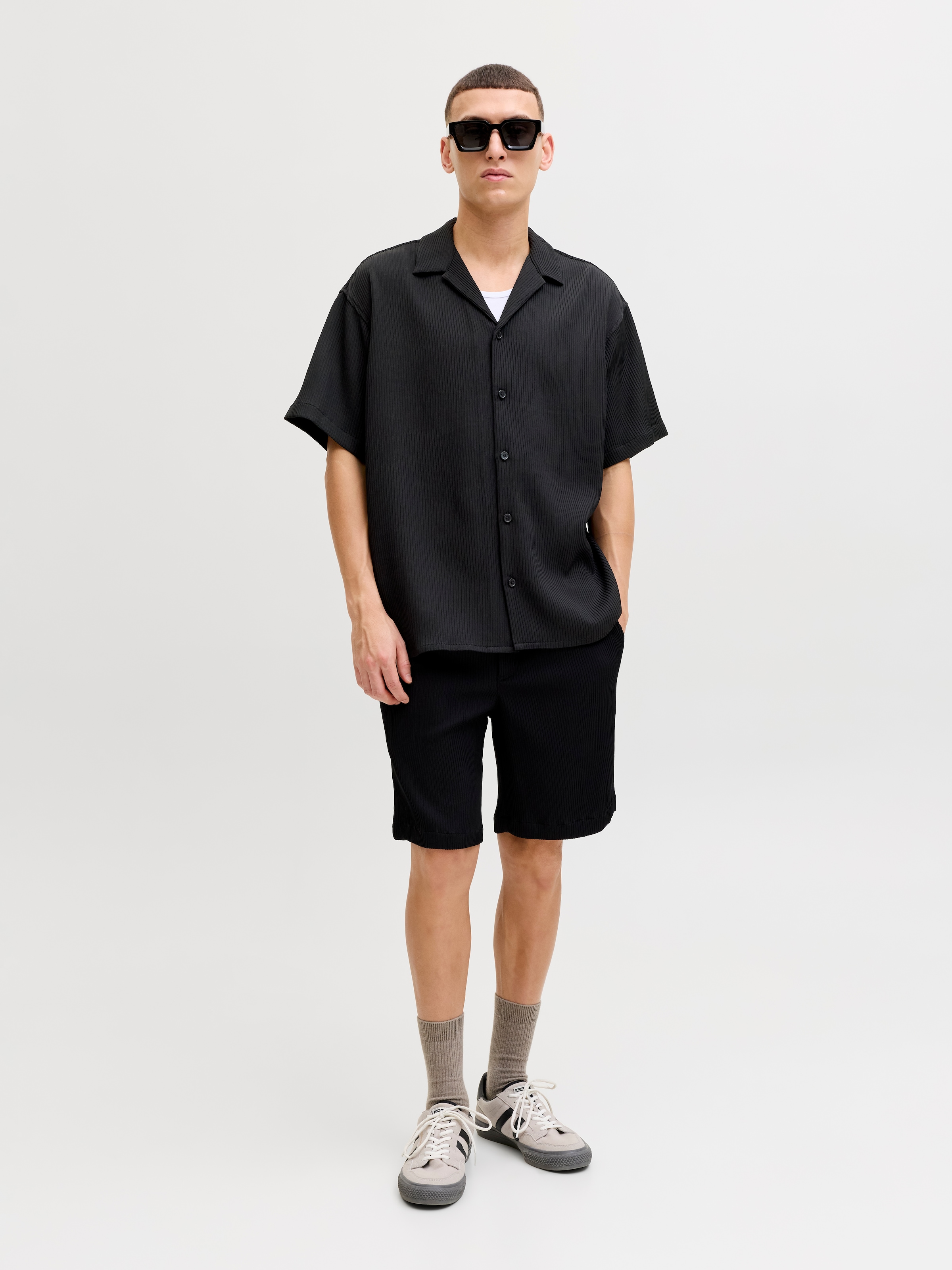 Jack & Jones Kurzarmhemd »JJEHARRISON RESORT SHIRT SS SN« Materialmix mit Stretch, loose fit