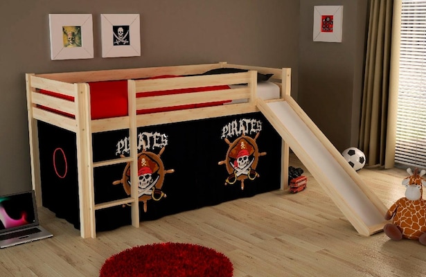 Halbhohes Bett mit Rutsche und Piratenvorhang
