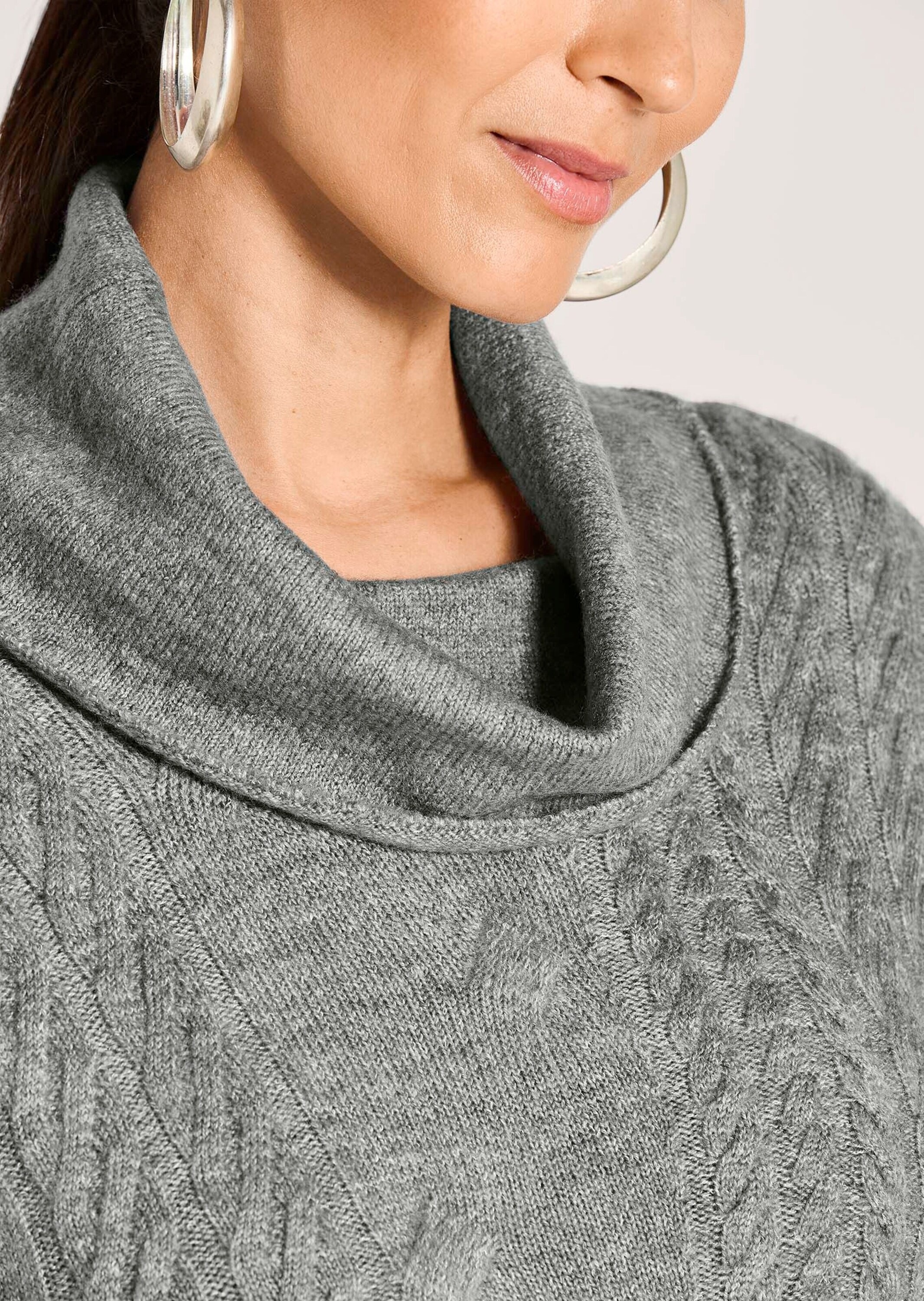 MADELEINE Longpullover »Strickpullover Stilvoller Viskosepullover mit Capuchon-Kragen« mit Zopfmuster