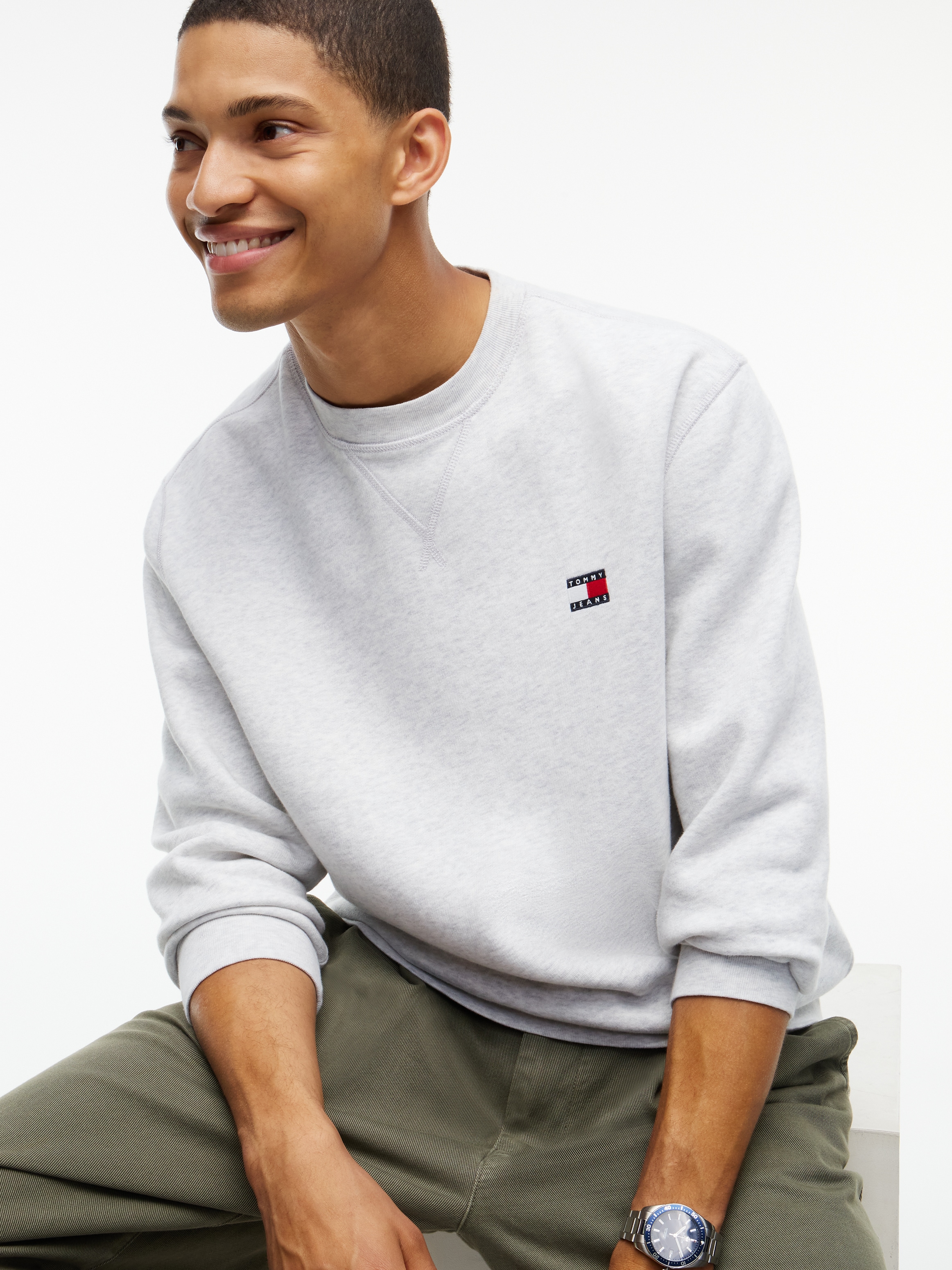 Tommy Jeans Sweatshirt »REGULAR BADGE CREW«, Regular fit mit Rundhalsausschnitt
