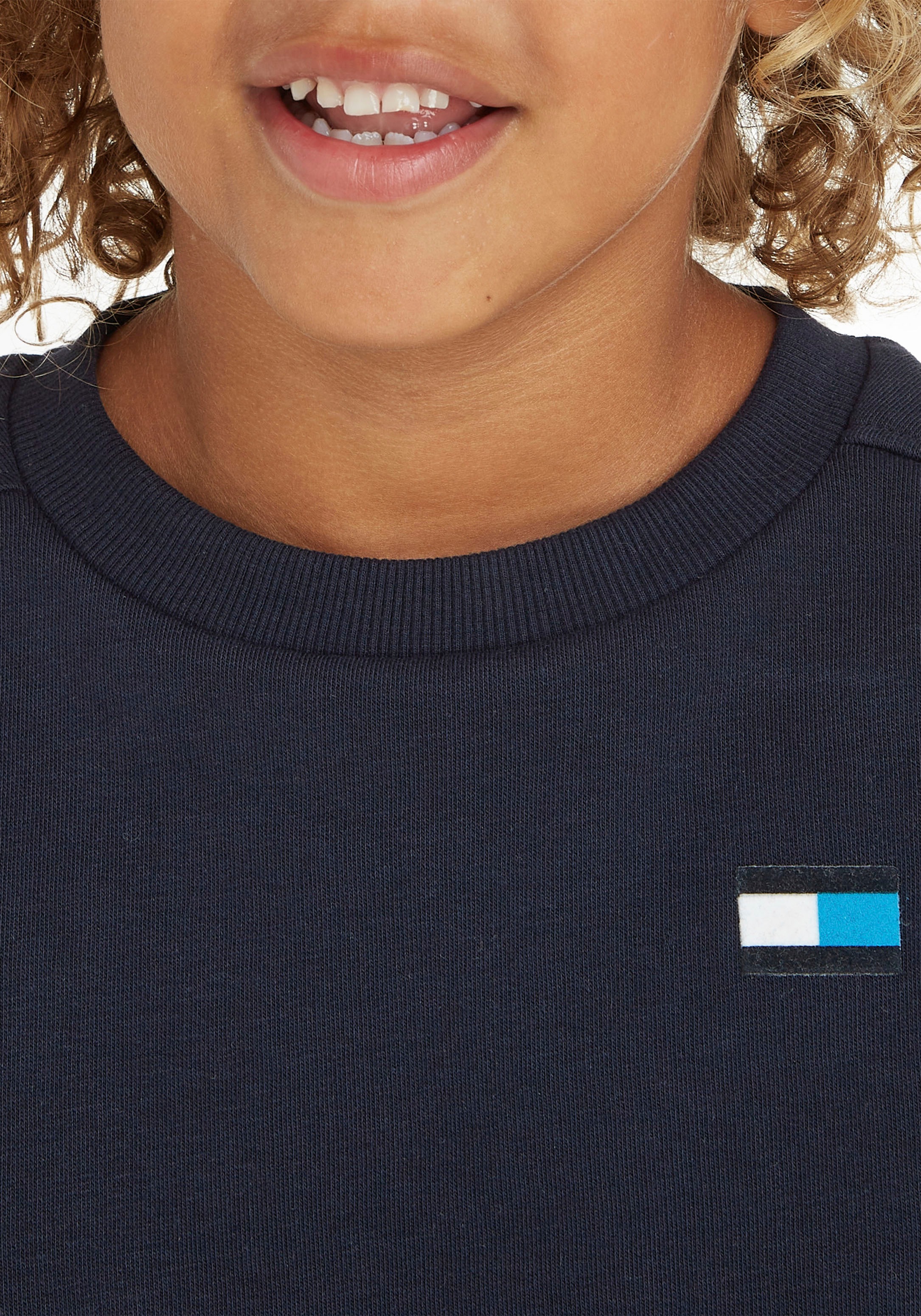 Tommy Hilfiger Sweatshirt »FUN LOGO SWEATSHIRT«, mit Print auf den Ärmeln  bestellen bei OTTO | Sweatshirts