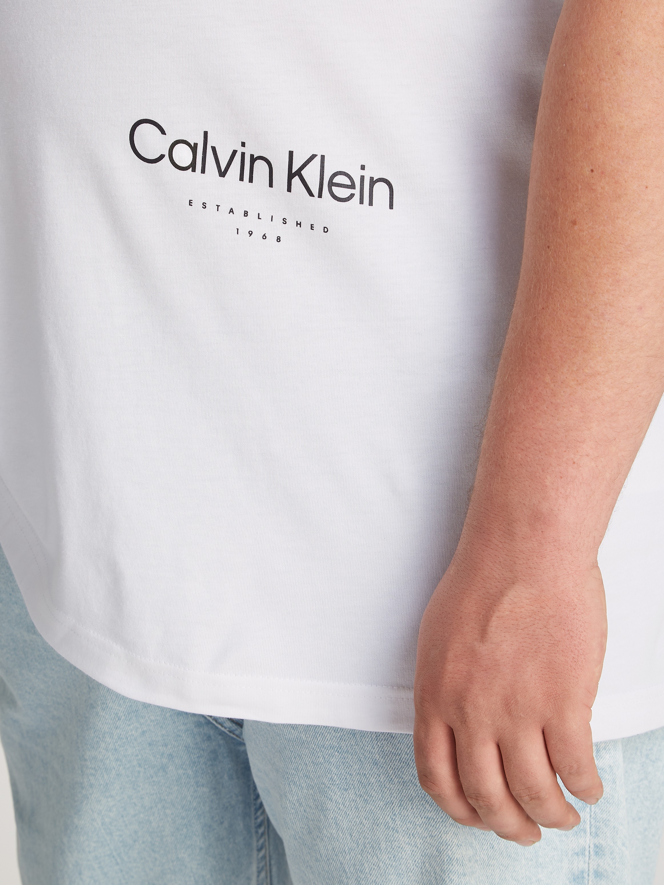 Calvin Klein Big&Tall T-Shirt »BT_OFF PLACEMENT LOGO T-SHIRT«, in großen Größen mit Markenlabel