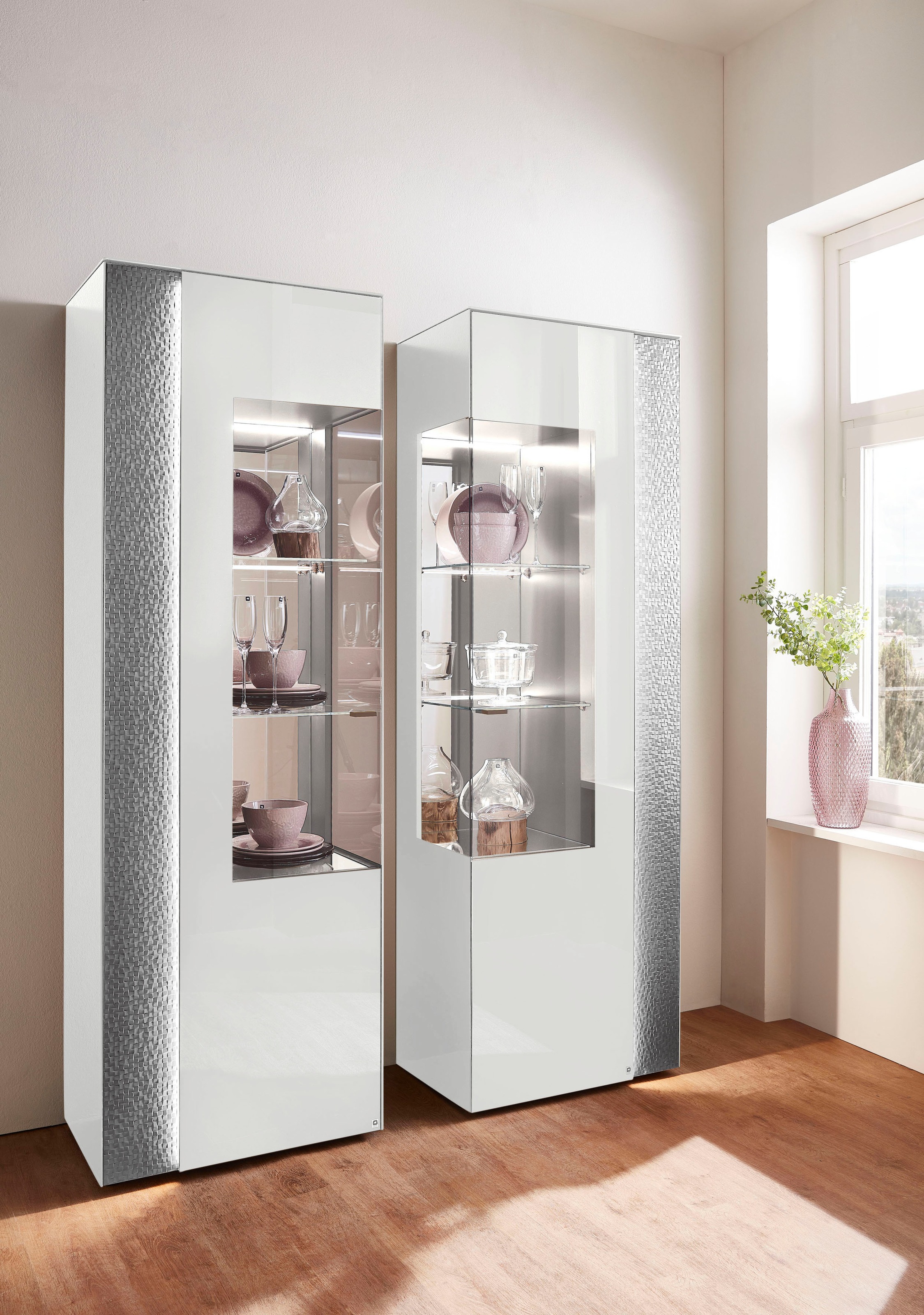 LEONARDO Vitrine »AUREA«, mit Pailletten-Akzent, wahlweise mit Beleuchtung