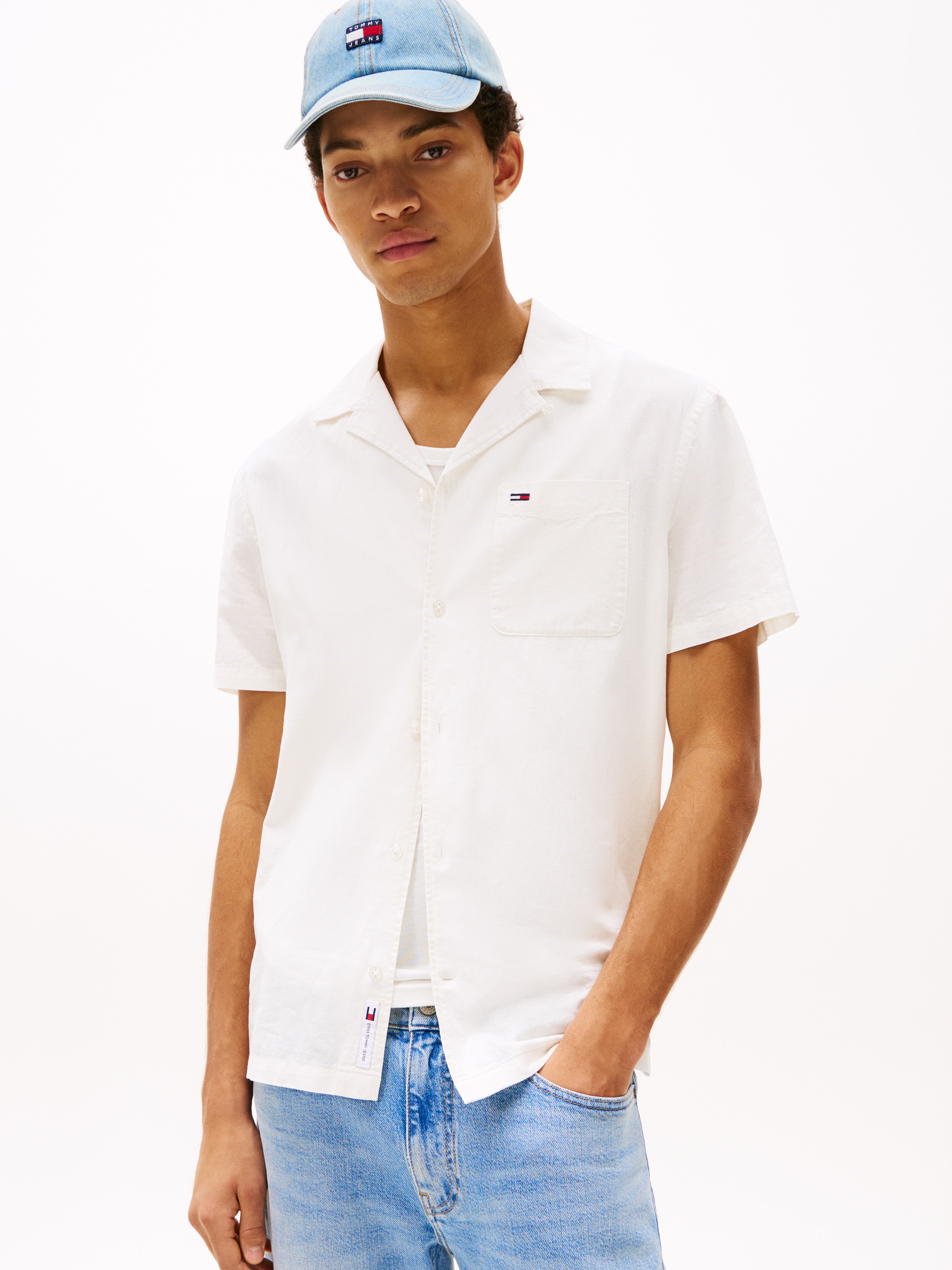 Tommy Jeans Kurzarmhemd »TJM LINEN BLEND CAMP SS EXT«, Mit V-Ausschnitt