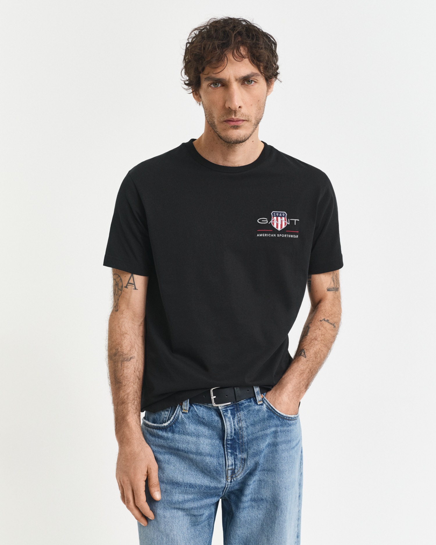 Gant T-Shirt »REG ARCHIVE SHIELD EMB SS T-SHIRT«, von dem Archiv aus den 1980er-Jahren inspiriert